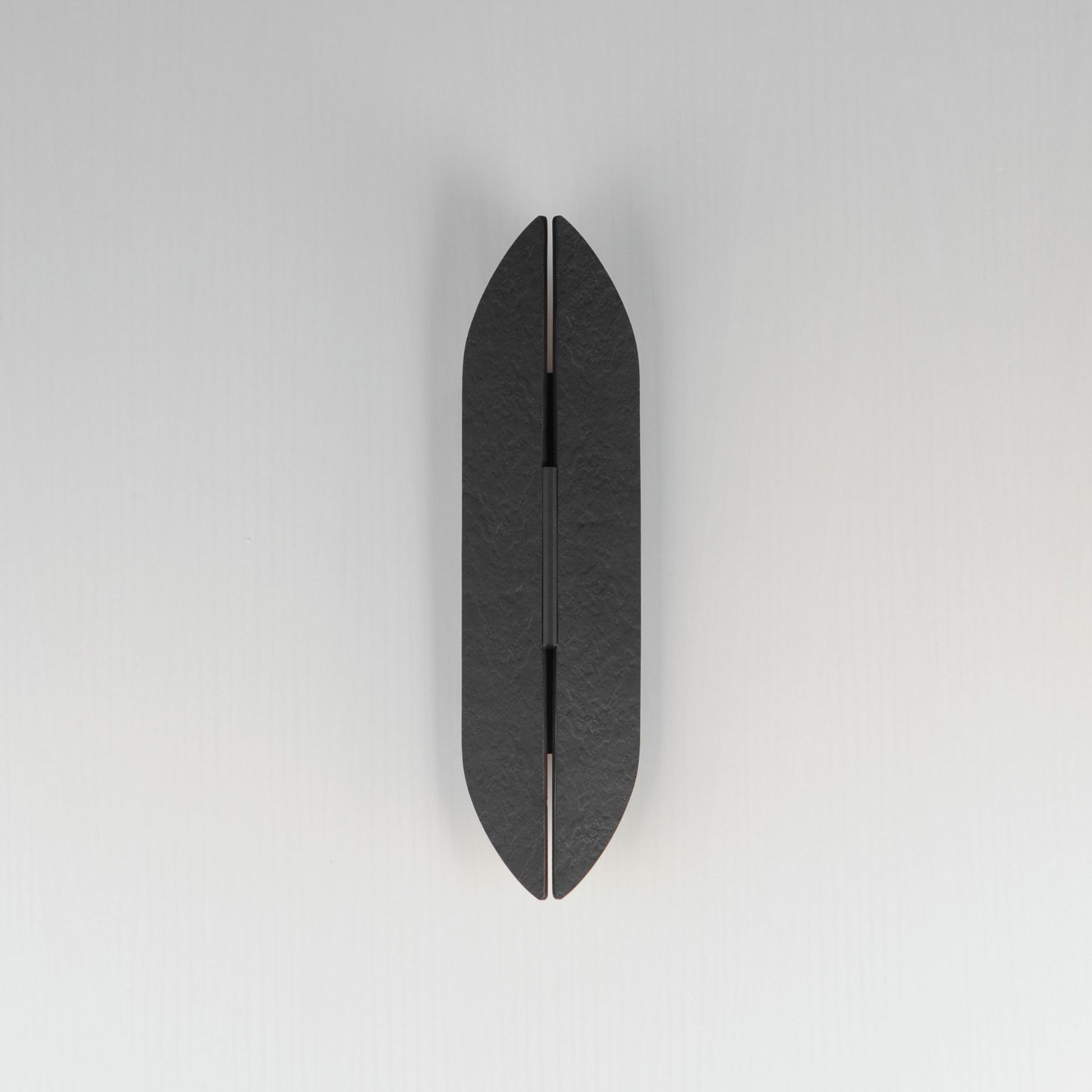 ET2 Lighting - Tectonic 18" Medium LED Outdoor Wall Sconce, Black & Antique Brass Finish | Bees Lighting