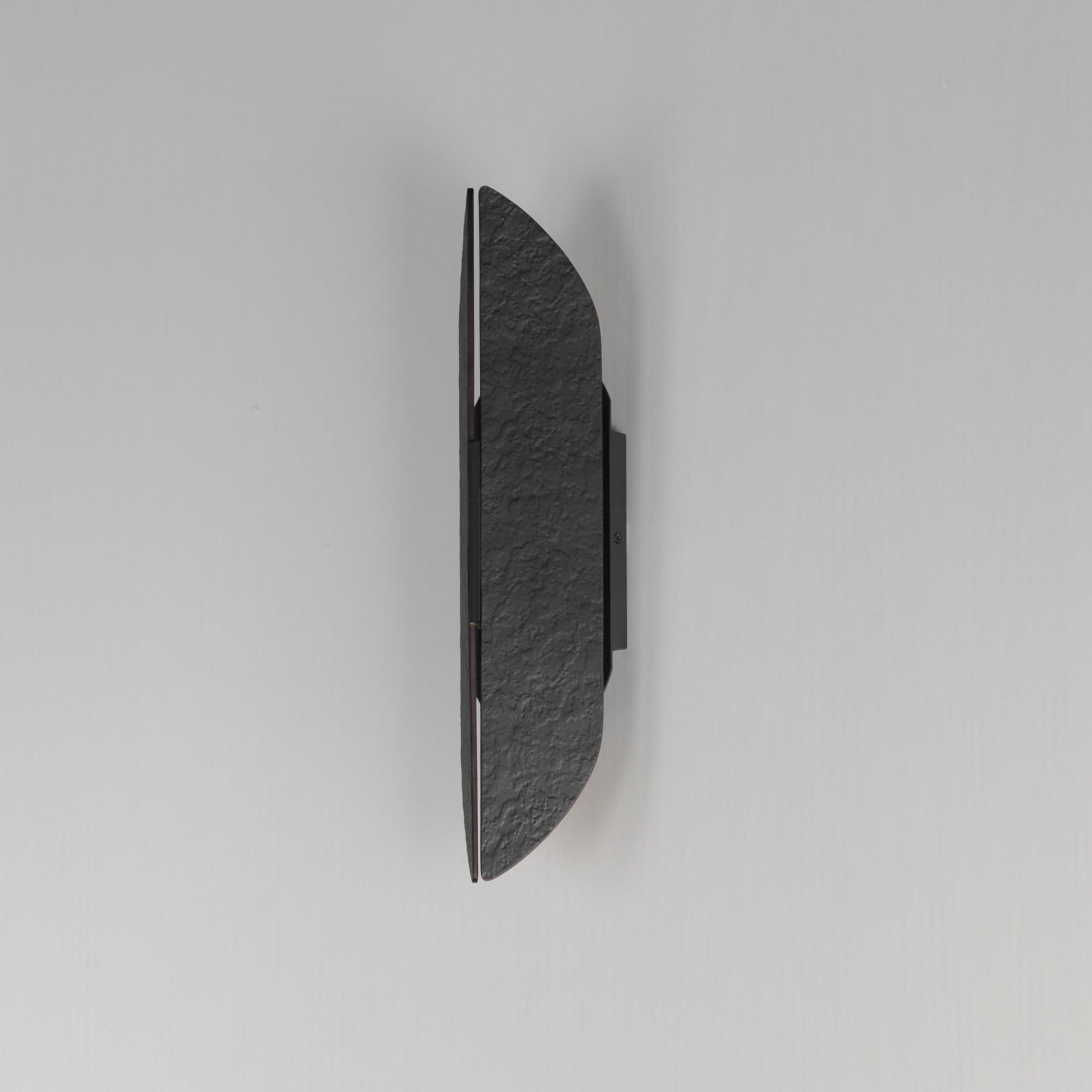 ET2 Lighting - Tectonic 18" Medium LED Outdoor Wall Sconce, Black & Antique Brass Finish | Bees Lighting