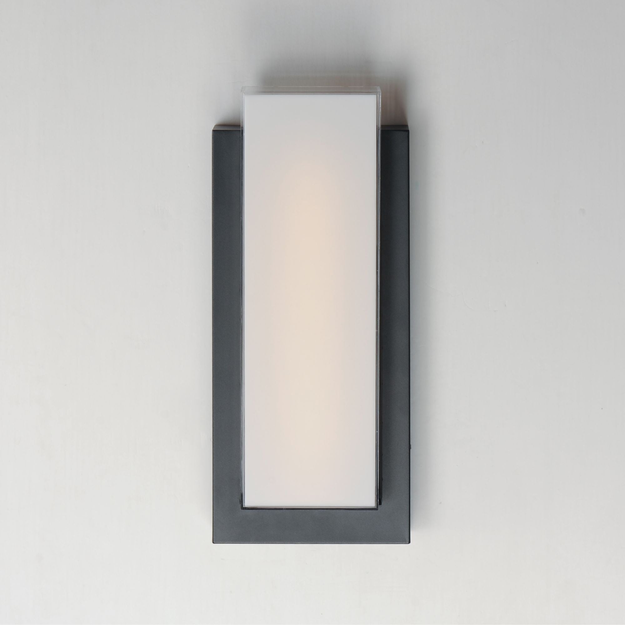 ET2 Lighting - Tower 18" Medium LED Outdoor Wall Sconce, Black Finish | Bees Lighting