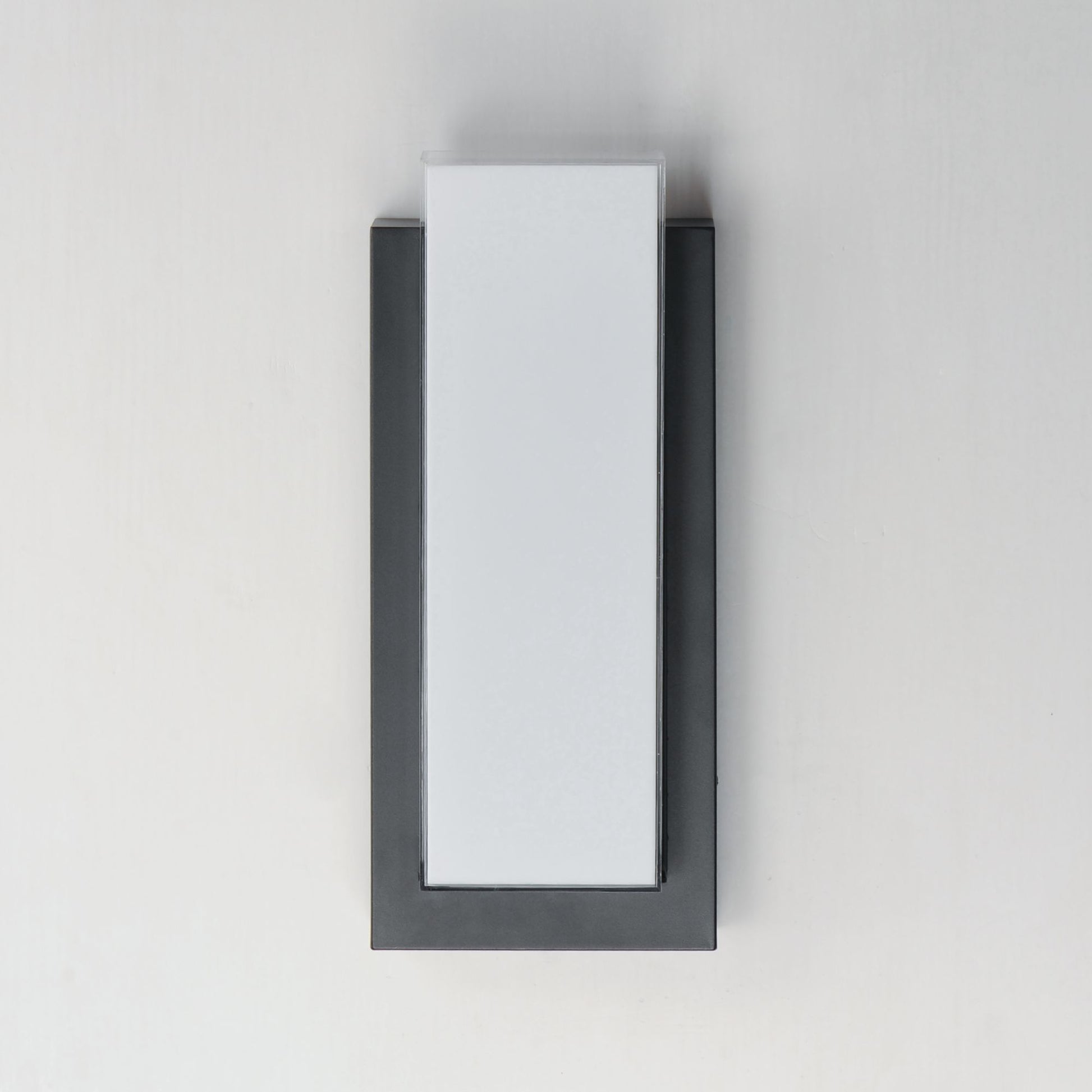 ET2 Lighting - Tower 18" Medium LED Outdoor Wall Sconce, Black Finish | Bees Lighting