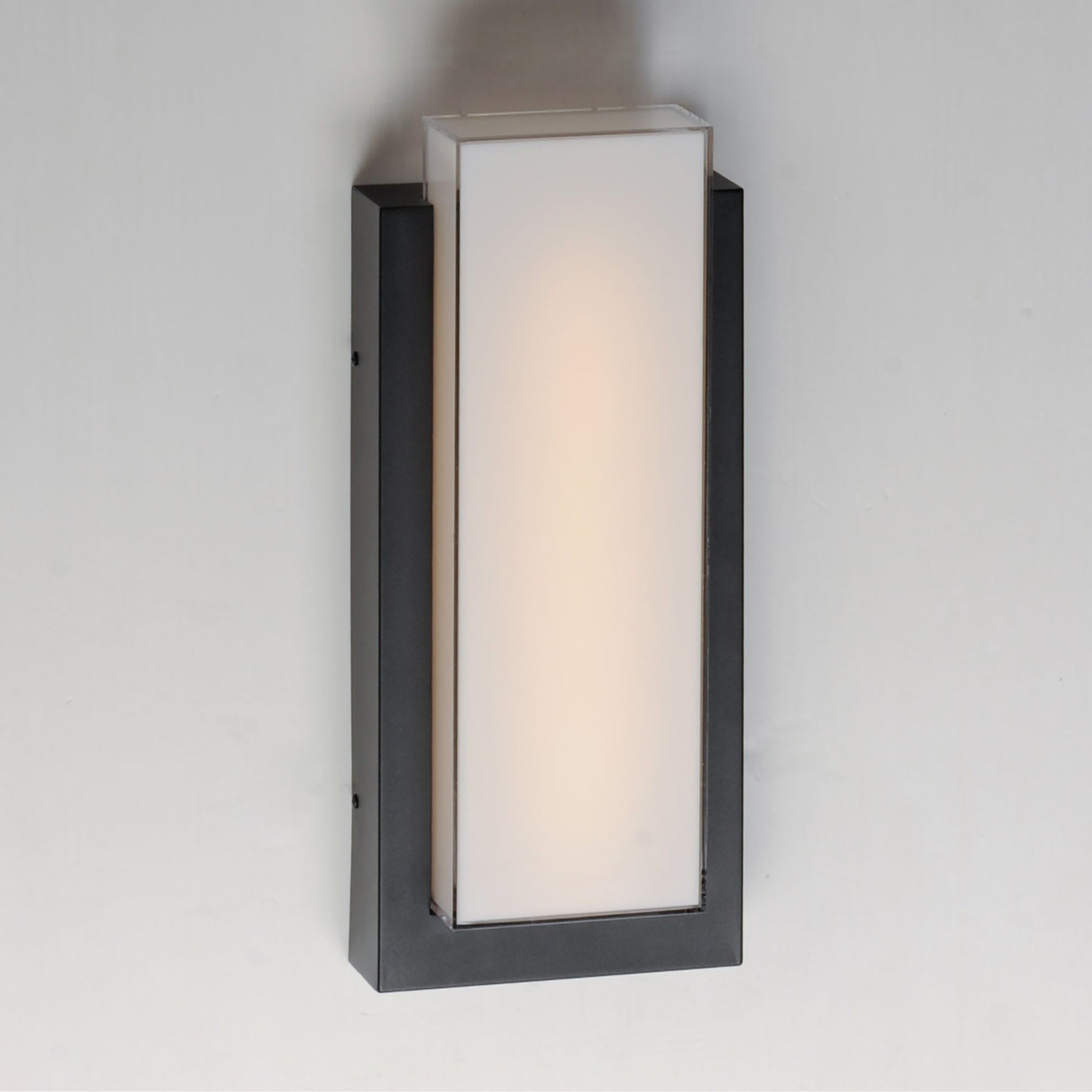 ET2 Lighting - Tower 18" Medium LED Outdoor Wall Sconce, Black Finish | Bees Lighting