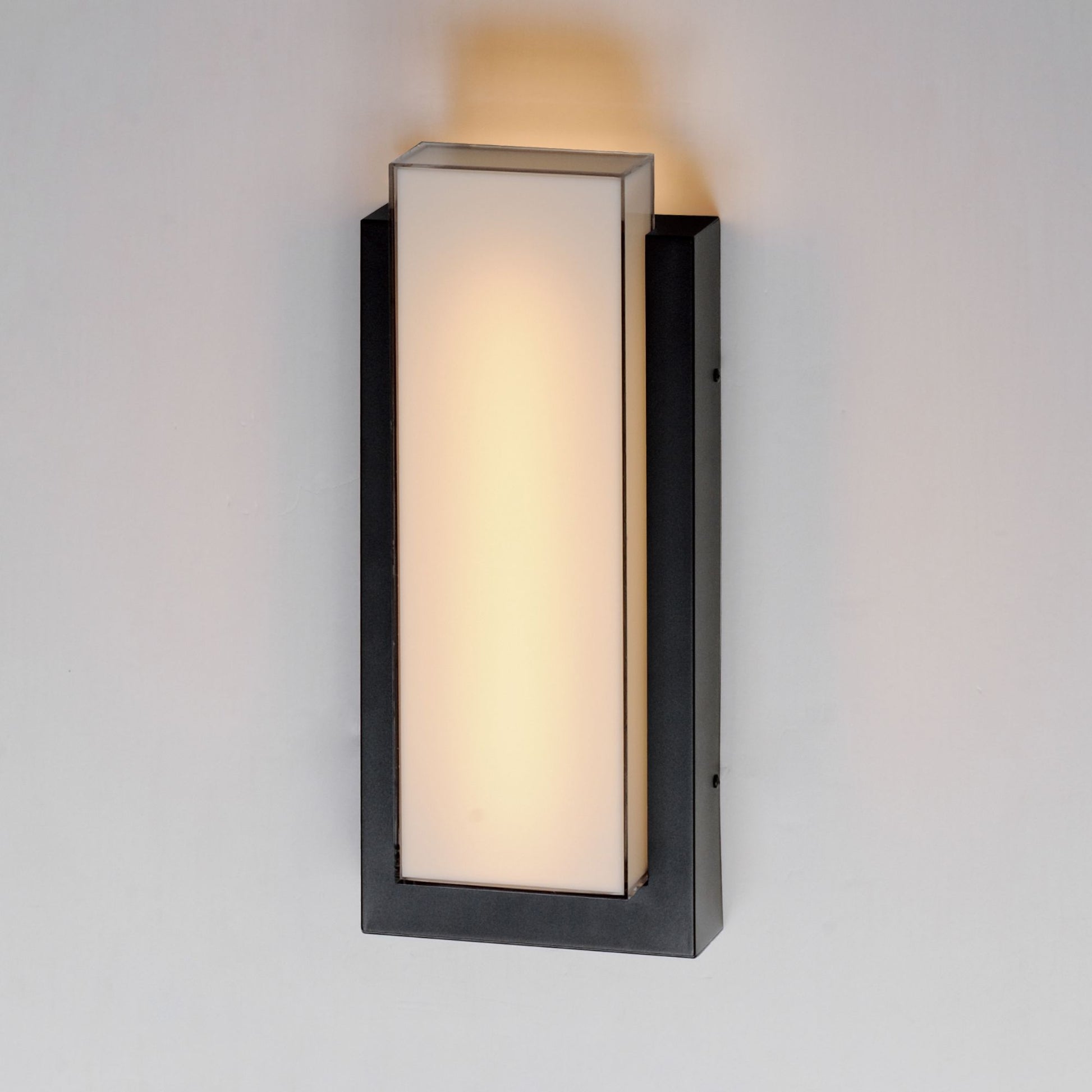ET2 Lighting - Tower 18" Medium LED Outdoor Wall Sconce, Black Finish | Bees Lighting