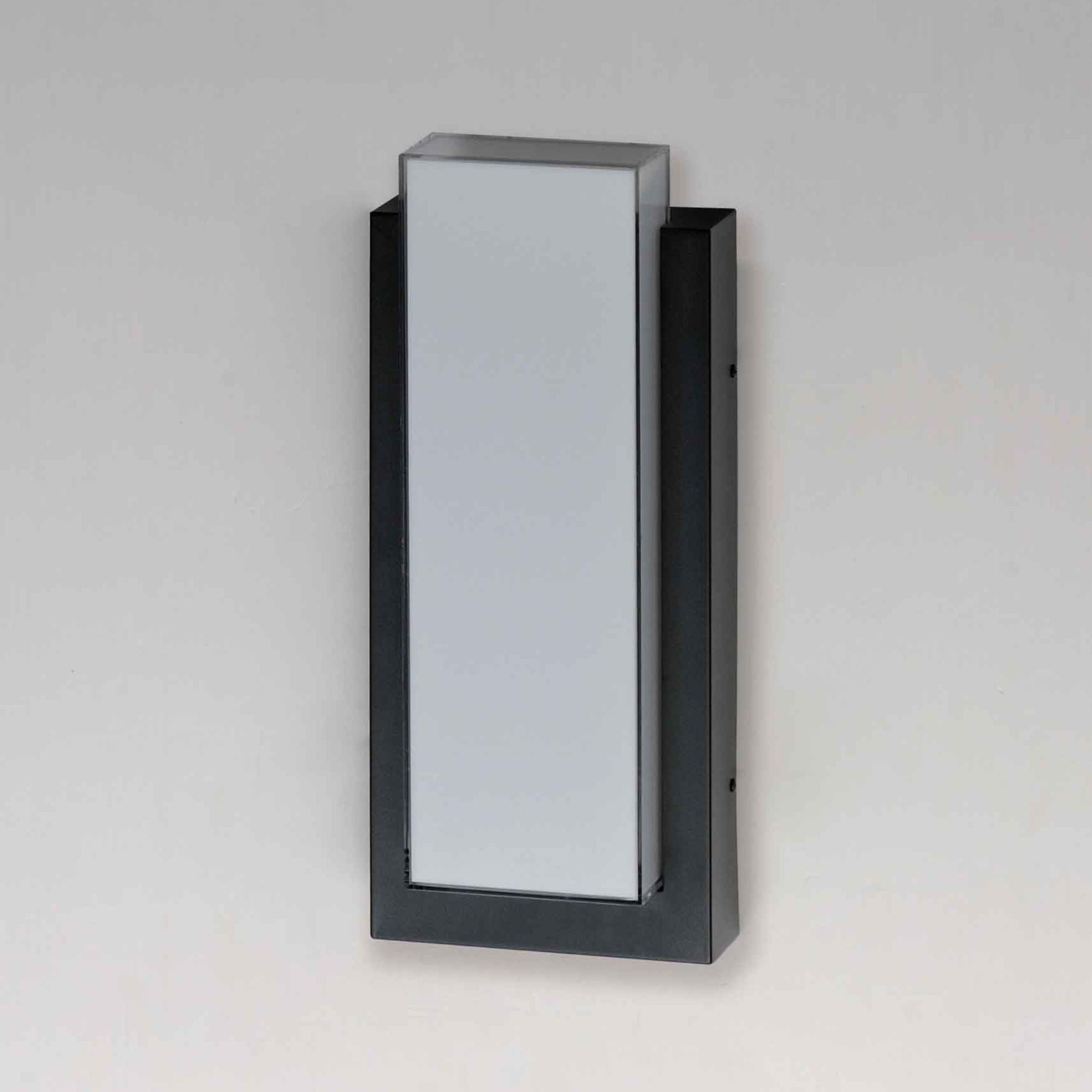 ET2 Lighting - Tower 18" Medium LED Outdoor Wall Sconce, Black Finish | Bees Lighting