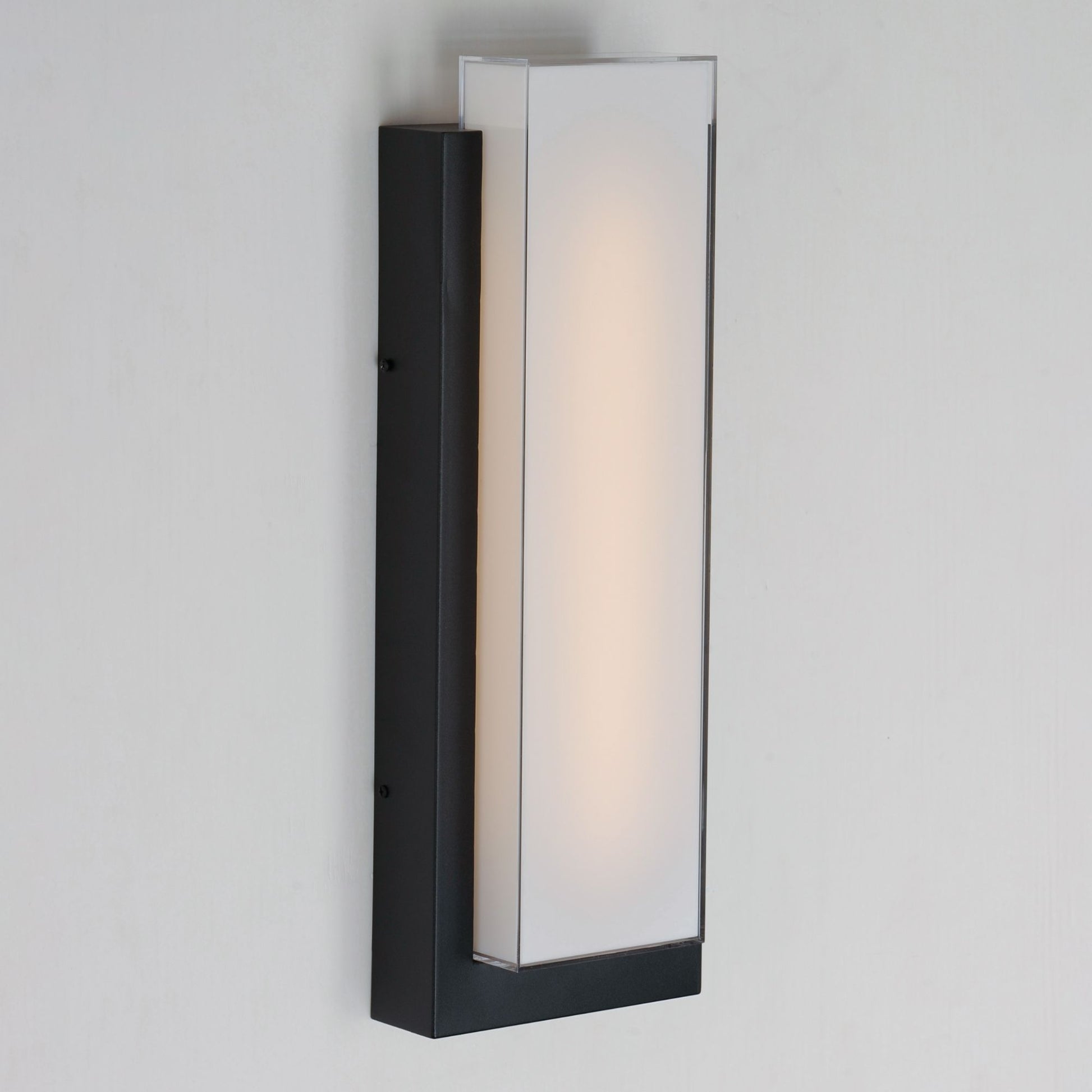 ET2 Lighting - Tower 22" Large LED Outdoor Wall Sconce, Black Finish | Bees Lighting