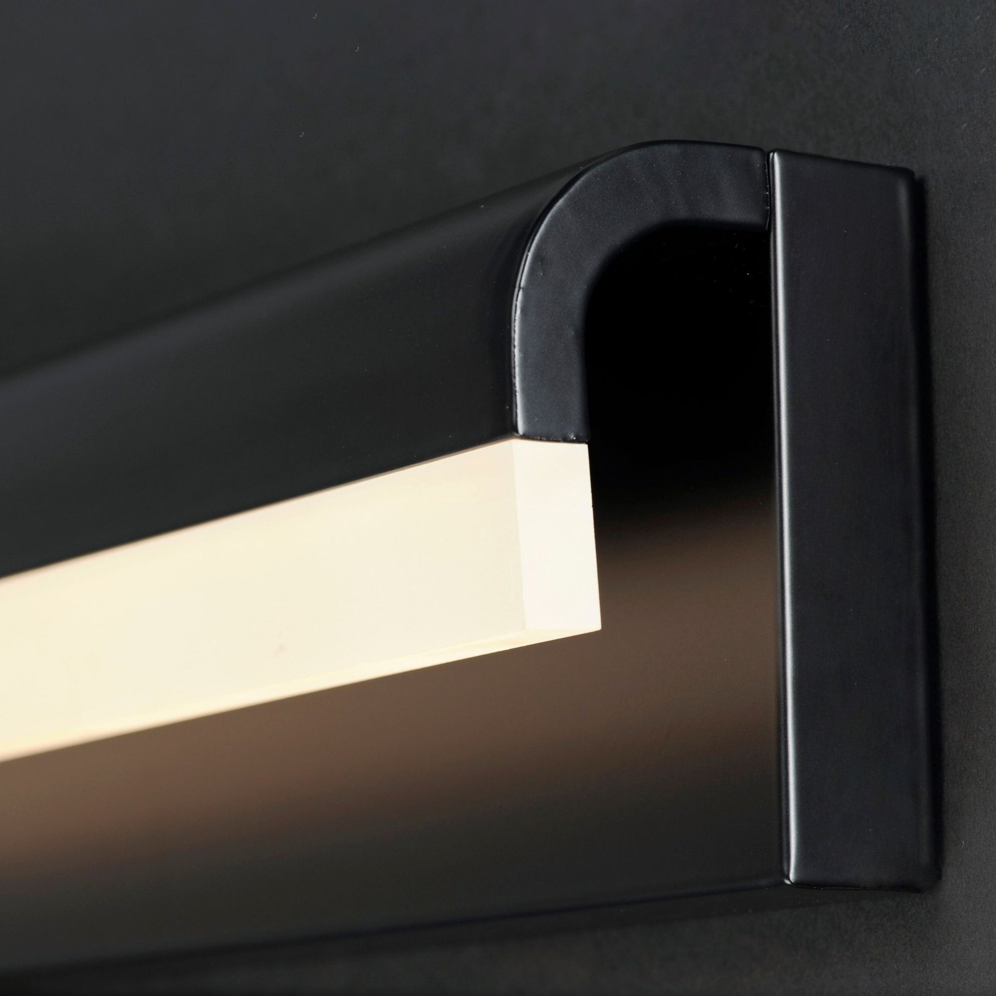 ET2 Lighting - Waterfall 30" LED Bath Vanity, Black Finish | Bees Lighting