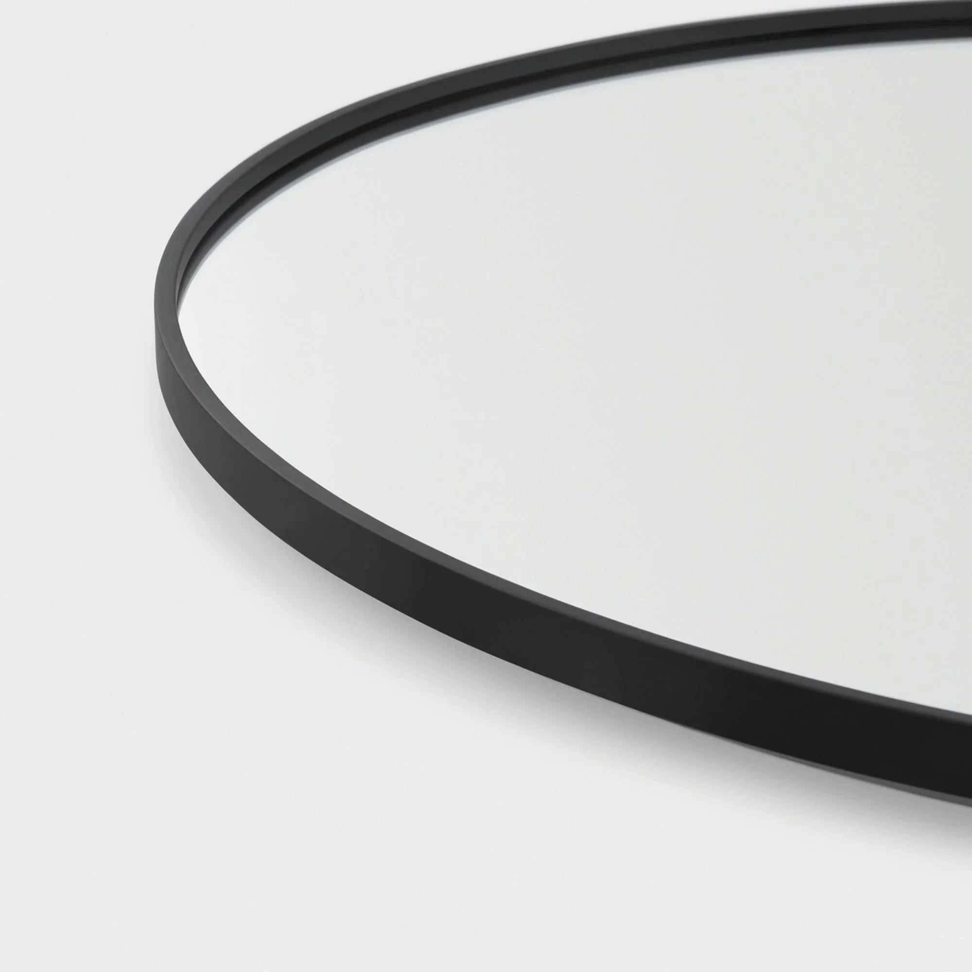 Cadre Round Mirror 30" x 30", Midnight Black Finish