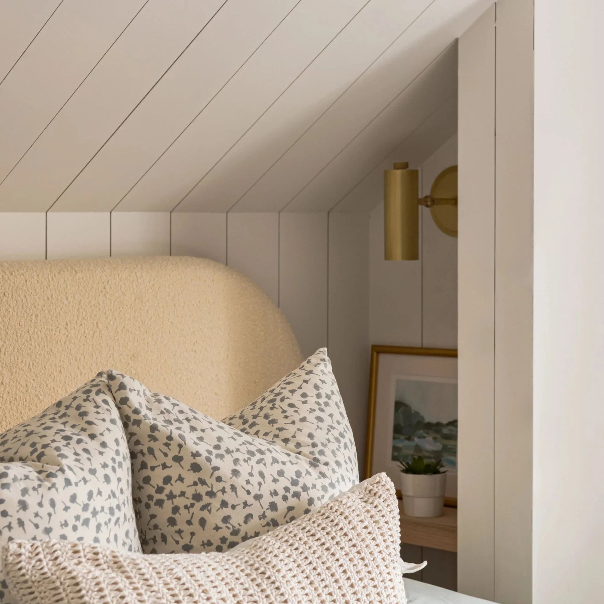 Hudson Valley Lighting - Bushwick 8" Wall Sconce, Aged Brass Finish | Bees Lighting