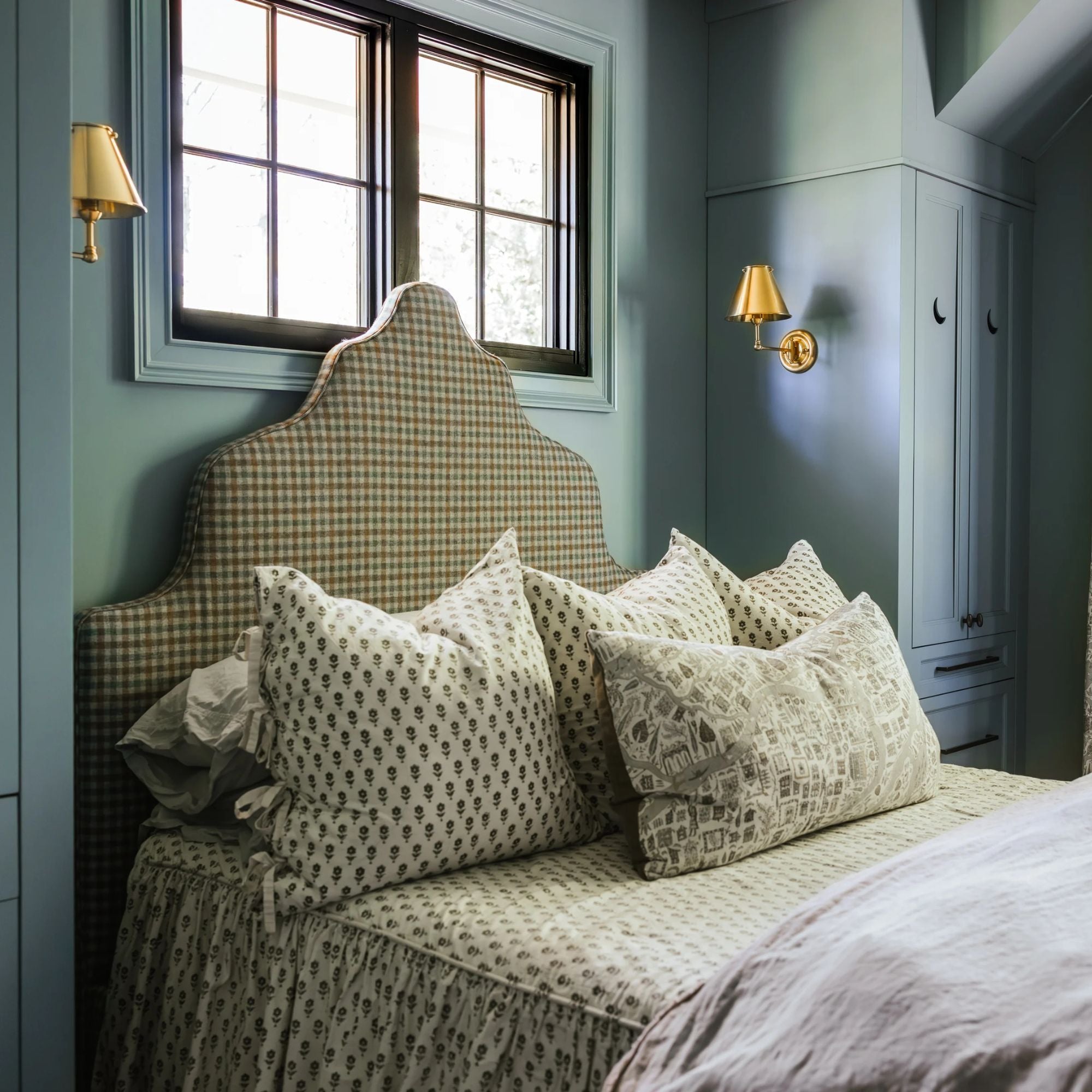 Classic No.1 11" Swing Arm Lamp, Aged Brass Finish