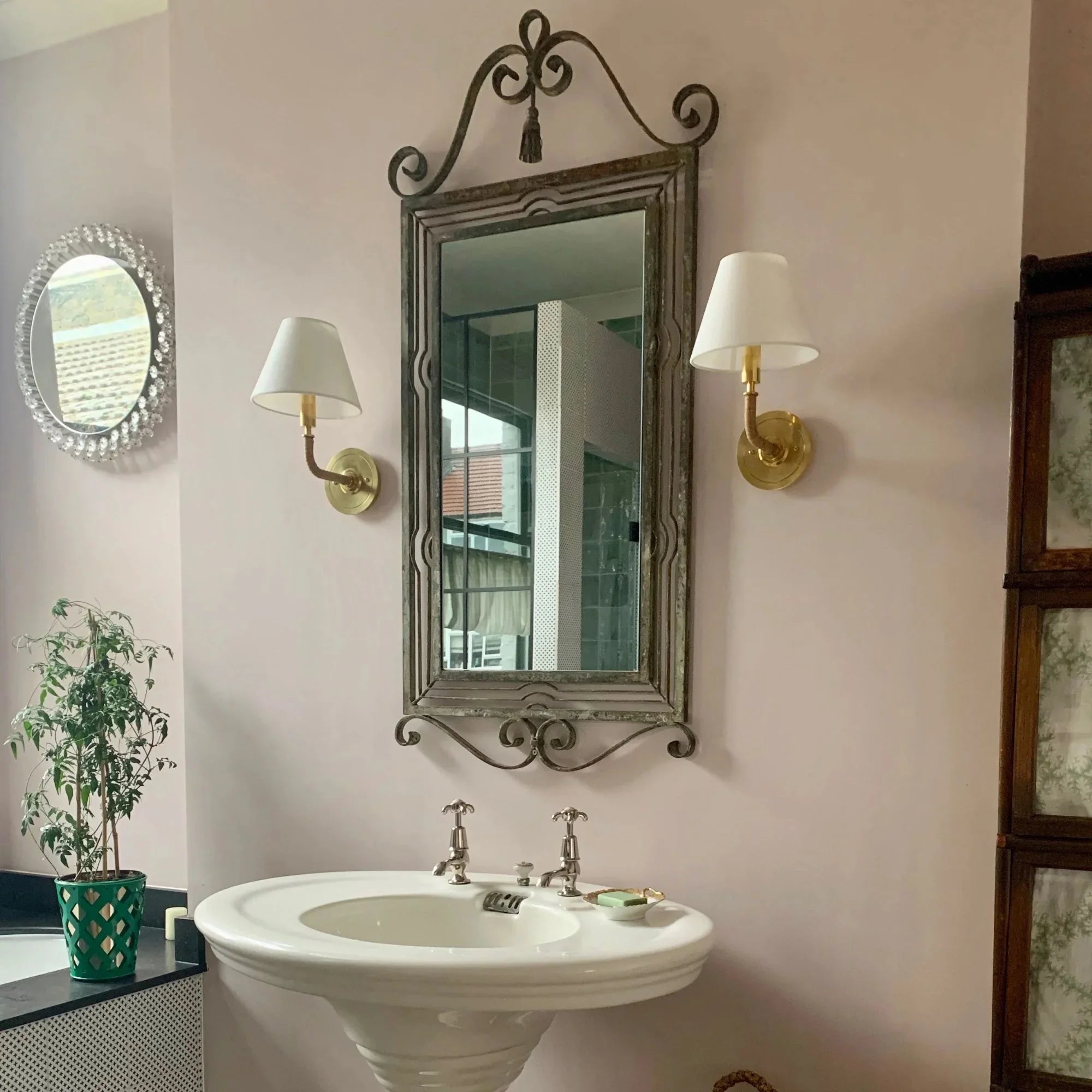 Hudson Valley Lighting - Curves No.1 11" Wall Sconce, Aged Brass Finish | Bees Lighting