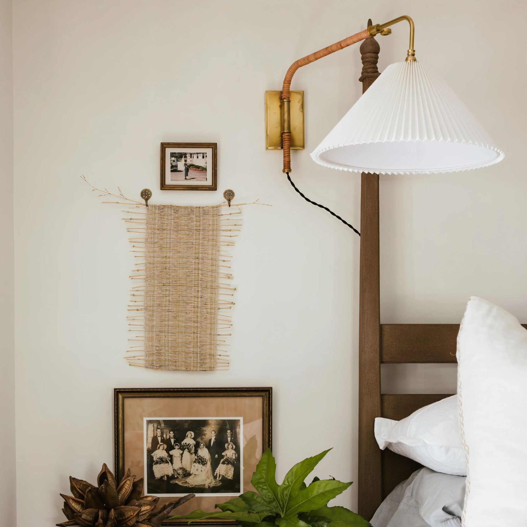 Dorset 16" Plug-in Sconce, Aged Brass Finish