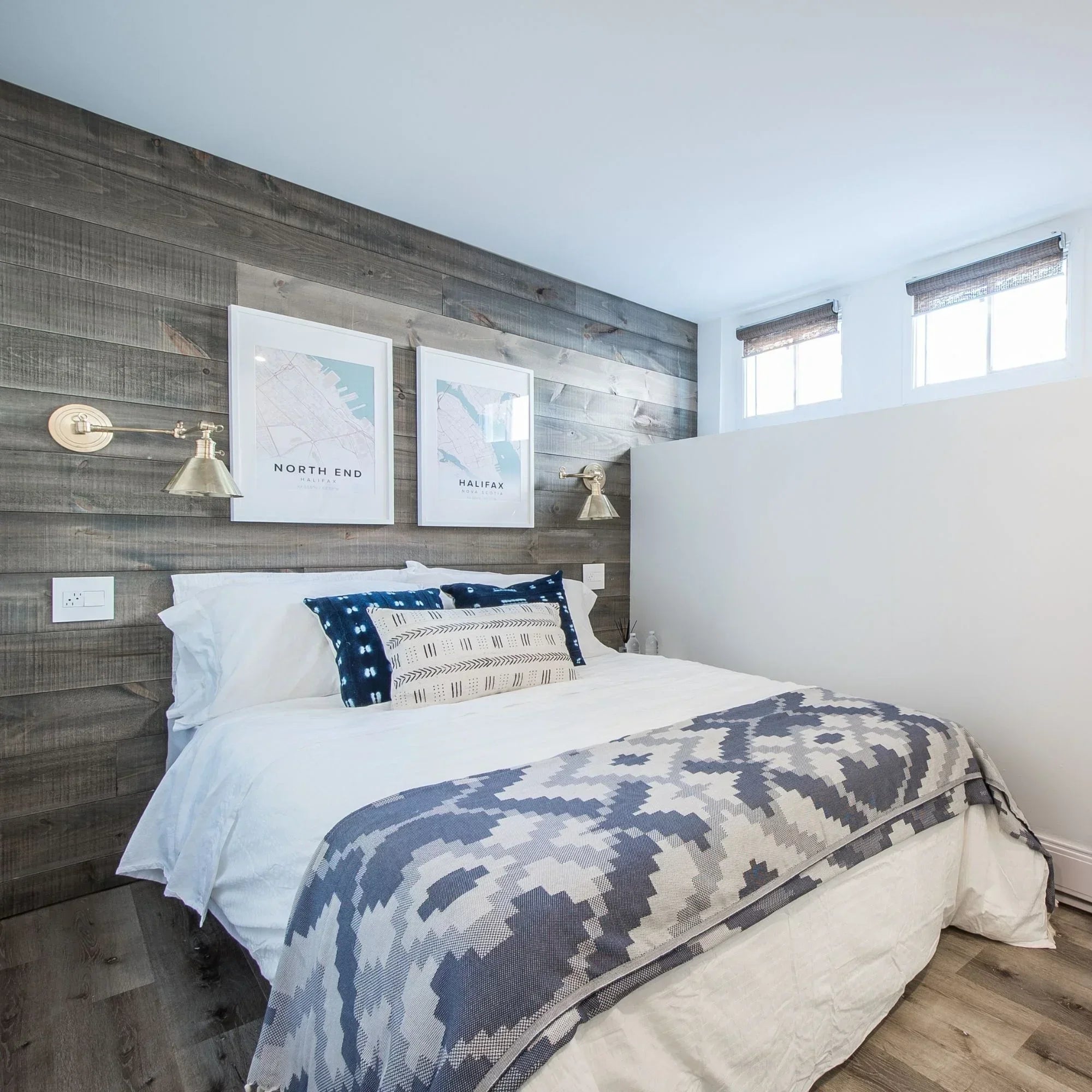 HVL Garden City 11" Swing Arm Lamp