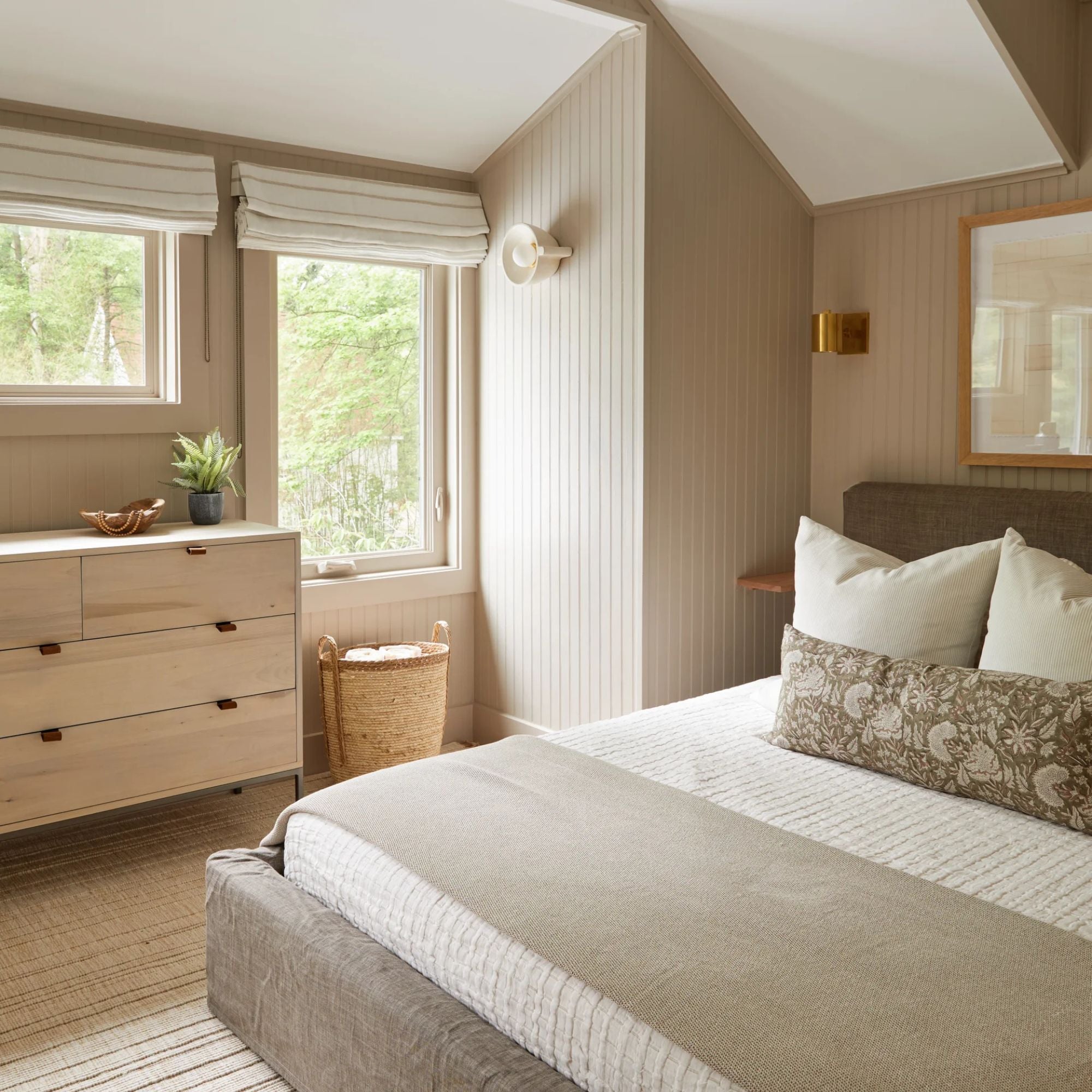 Highgrove 6" Swing Arm Lamp, Aged Brass Finish