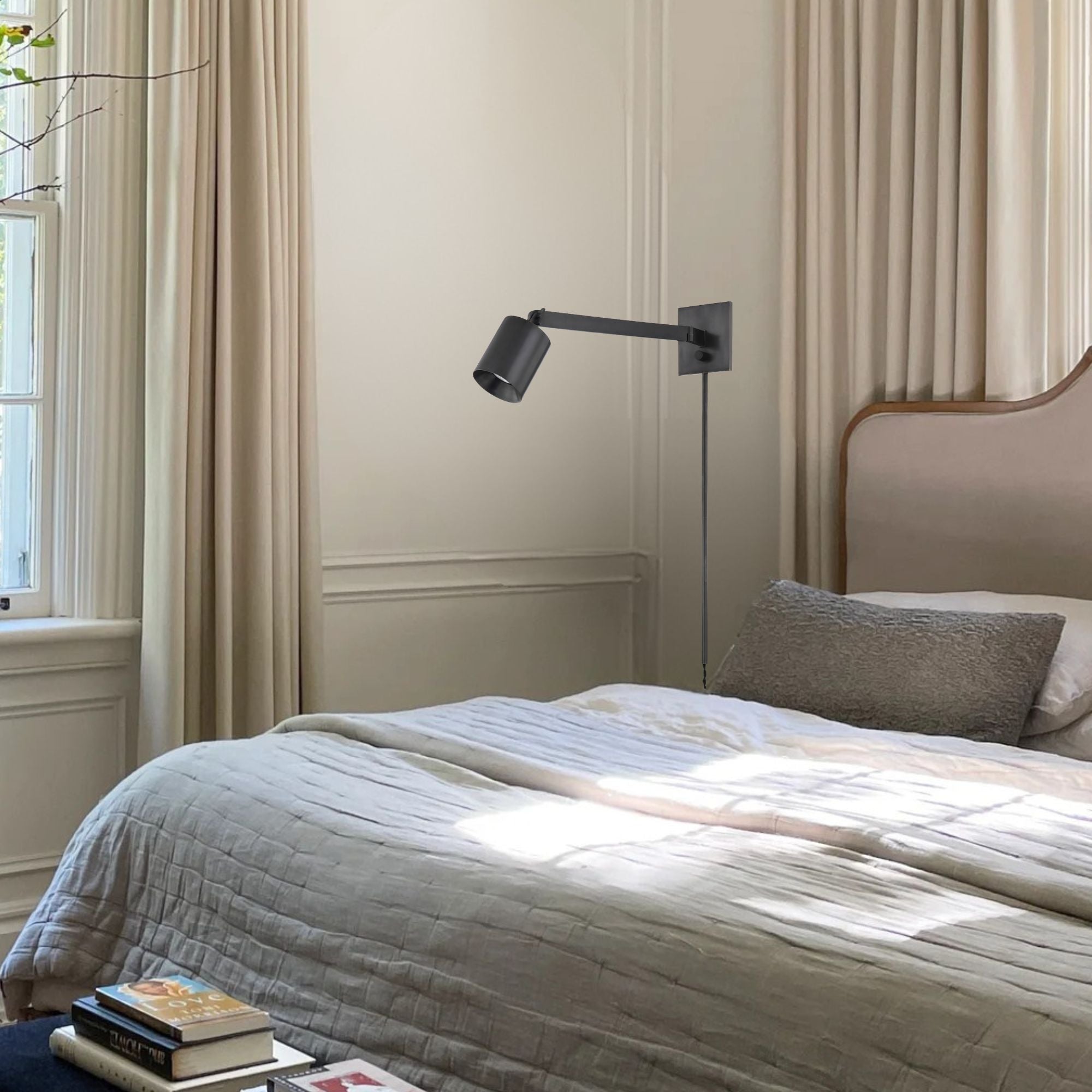 Highgrove 9" Plug-in Sconce, Distressed Bronze Finish