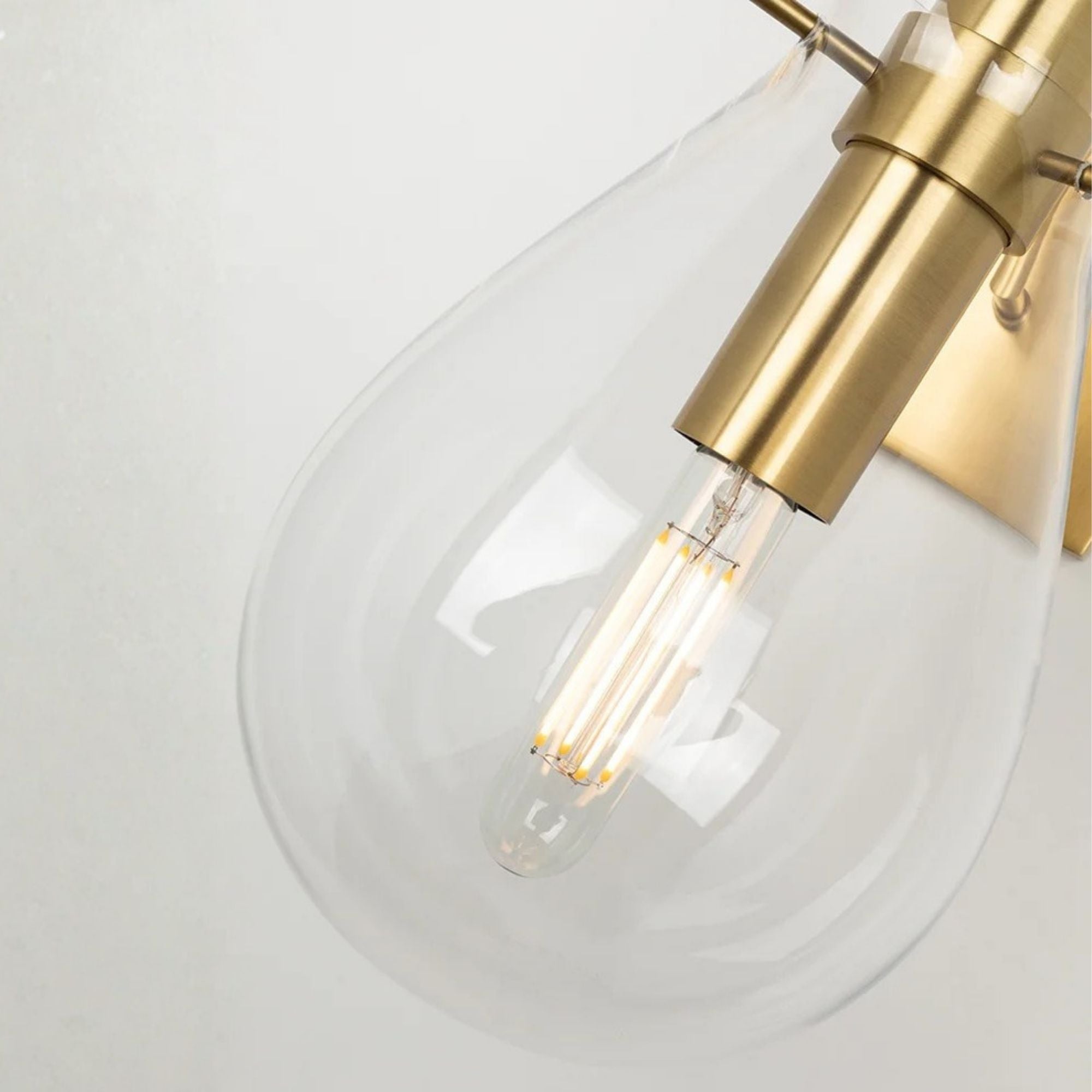 Ivy 18" Wall Sconce, Aged Brass Finish