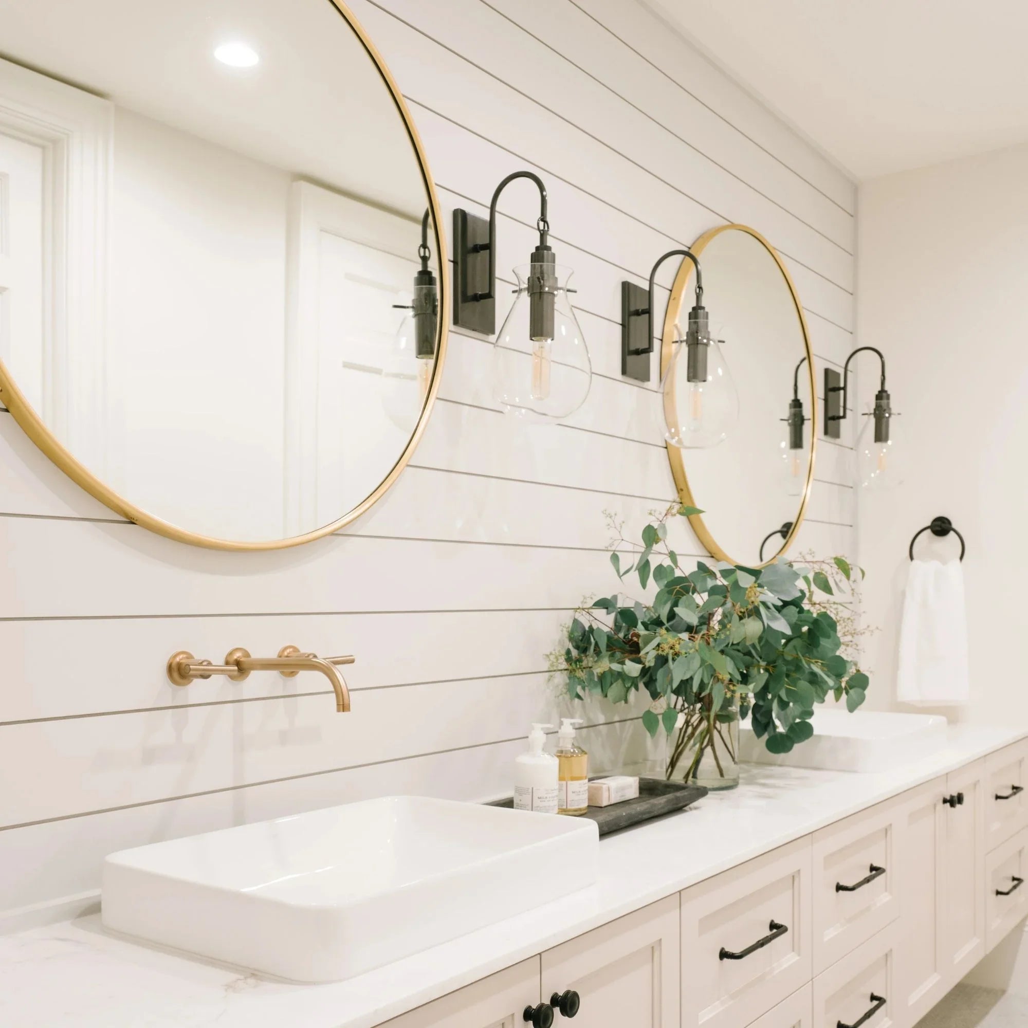 Hudson Valley Lighting - Ivy 18" Wall Sconce, Old Bronze Finish | Bees Lighting