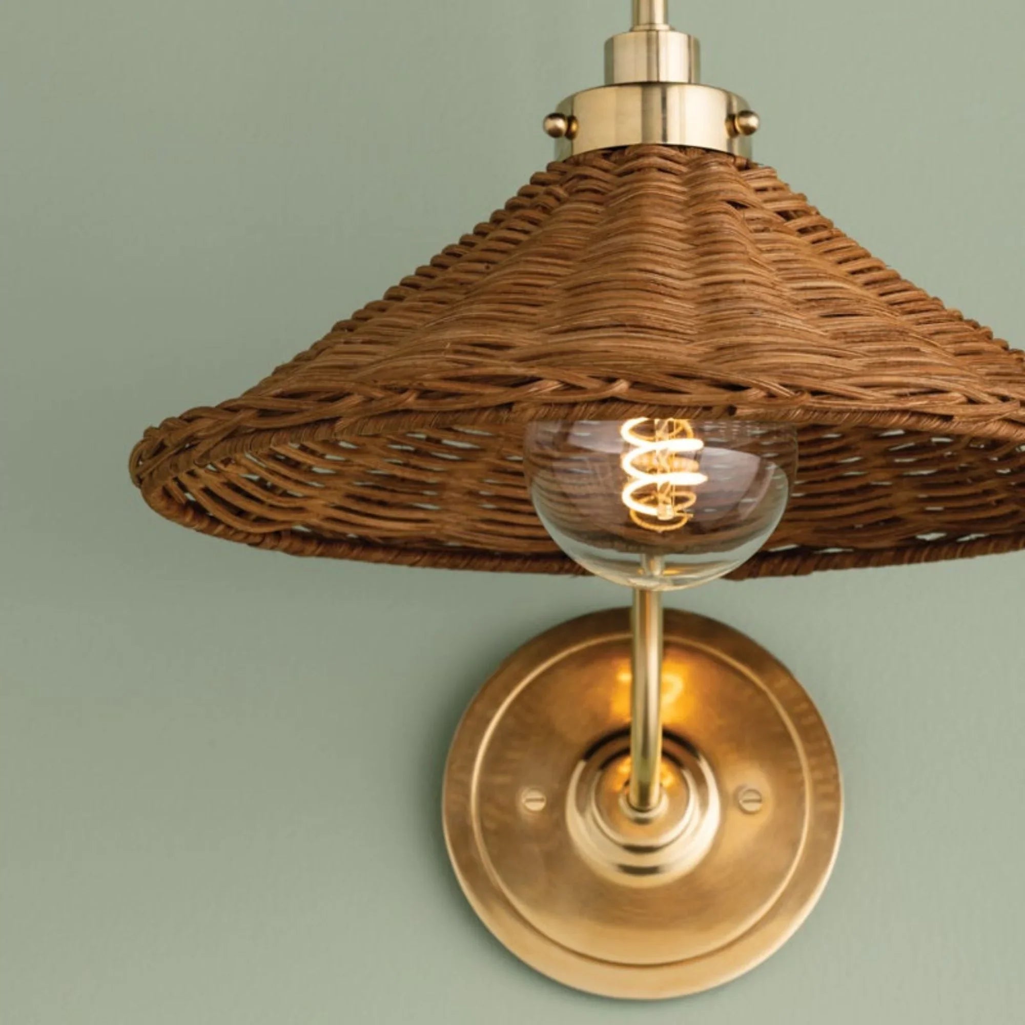 Kensington 16" Wall Sconce, Aged Brass Finish