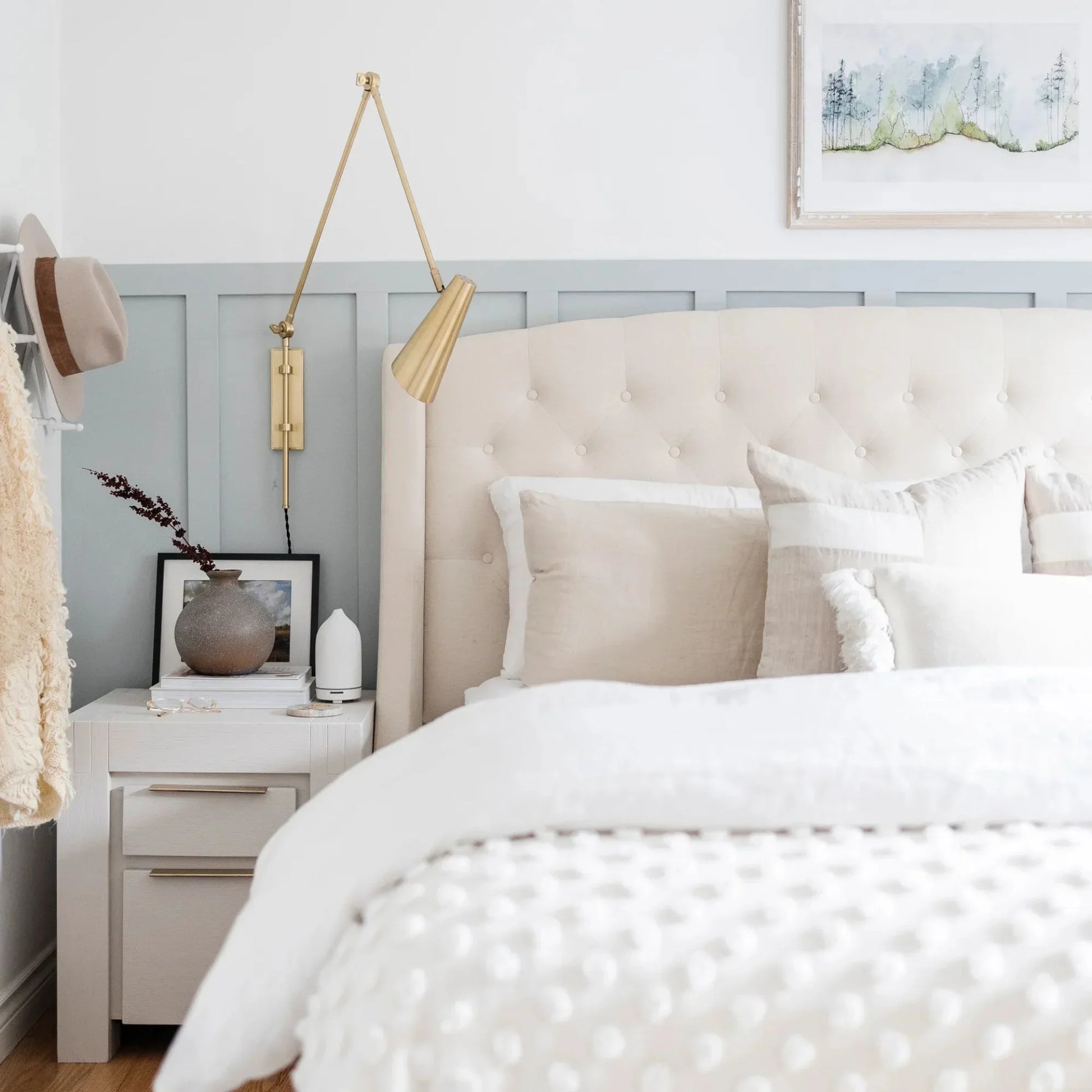 Hudson Valley Lighting - Lorne 26" Wall Sconce, Aged Brass Finish | Bees Lighting