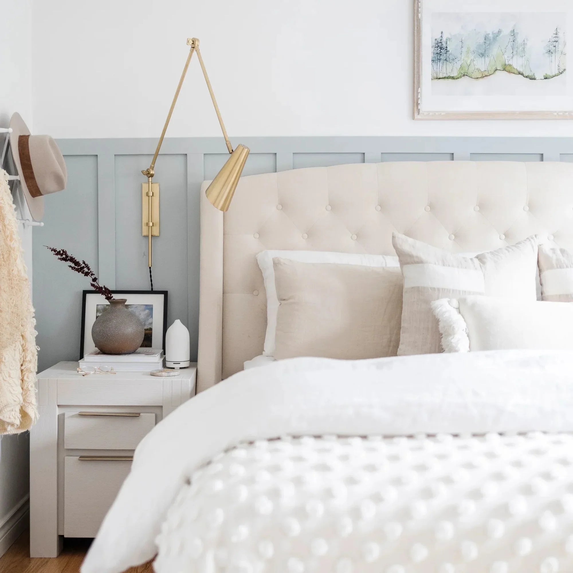 Hudson Valley Lighting - Lorne 26" Wall Sconce, Aged Brass Finish | Bees Lighting