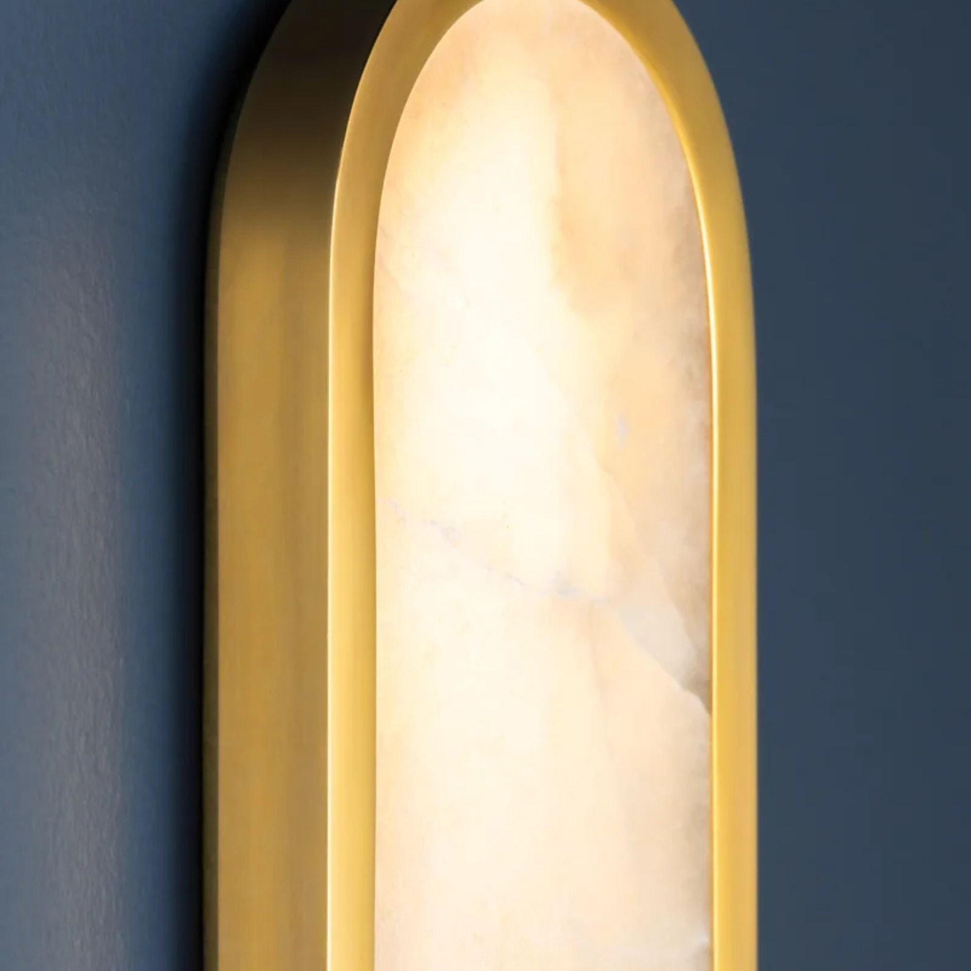Manhasset 19" LED Wall Sconce, Aged Brass Finish