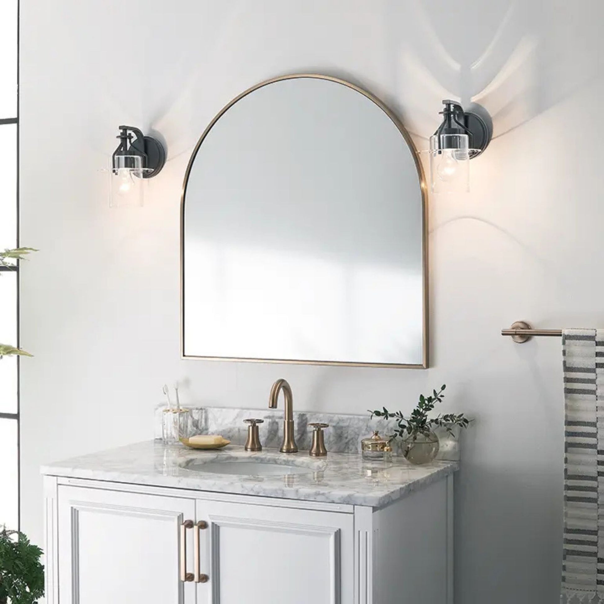 Kichler Lighting - Everett 9" Wall Sconce, Black Finish | Bees Lighting