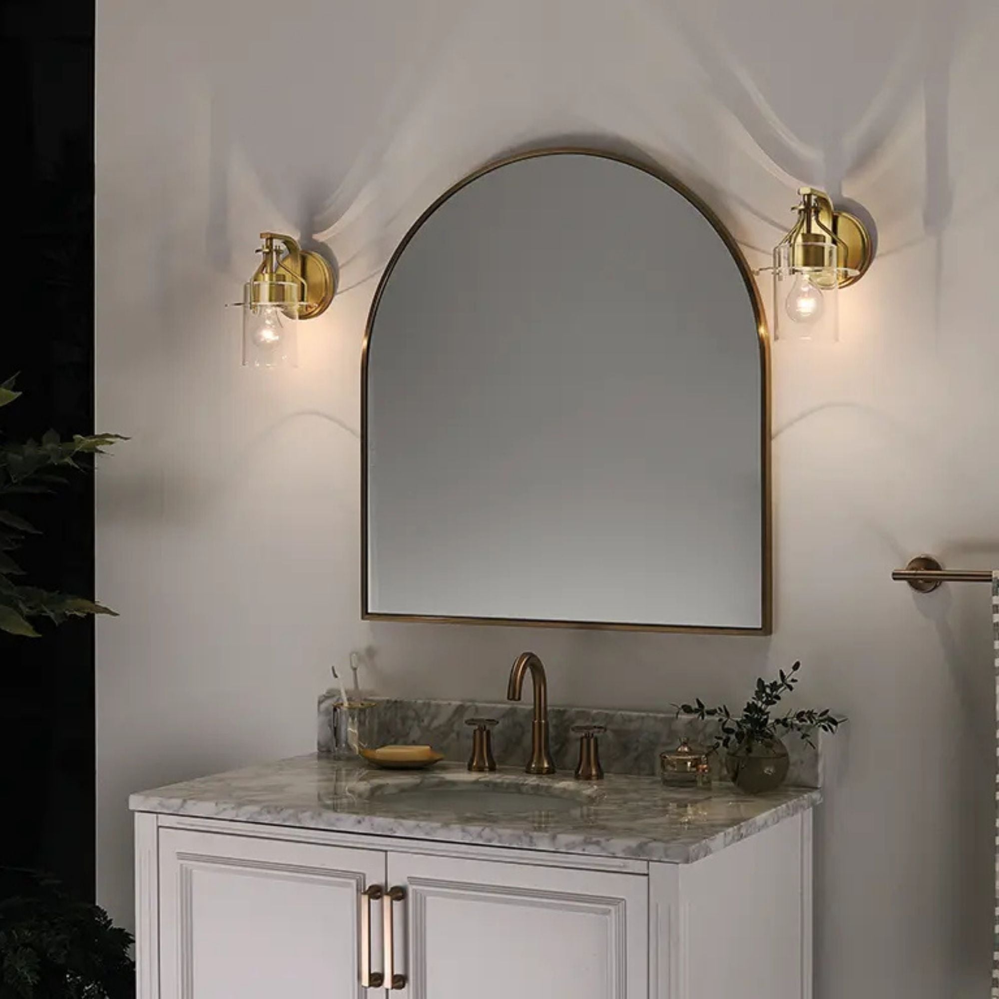 Kichler Lighting - Everett 9" Wall Sconce, Brushed Brass Finish | Bees Lighting