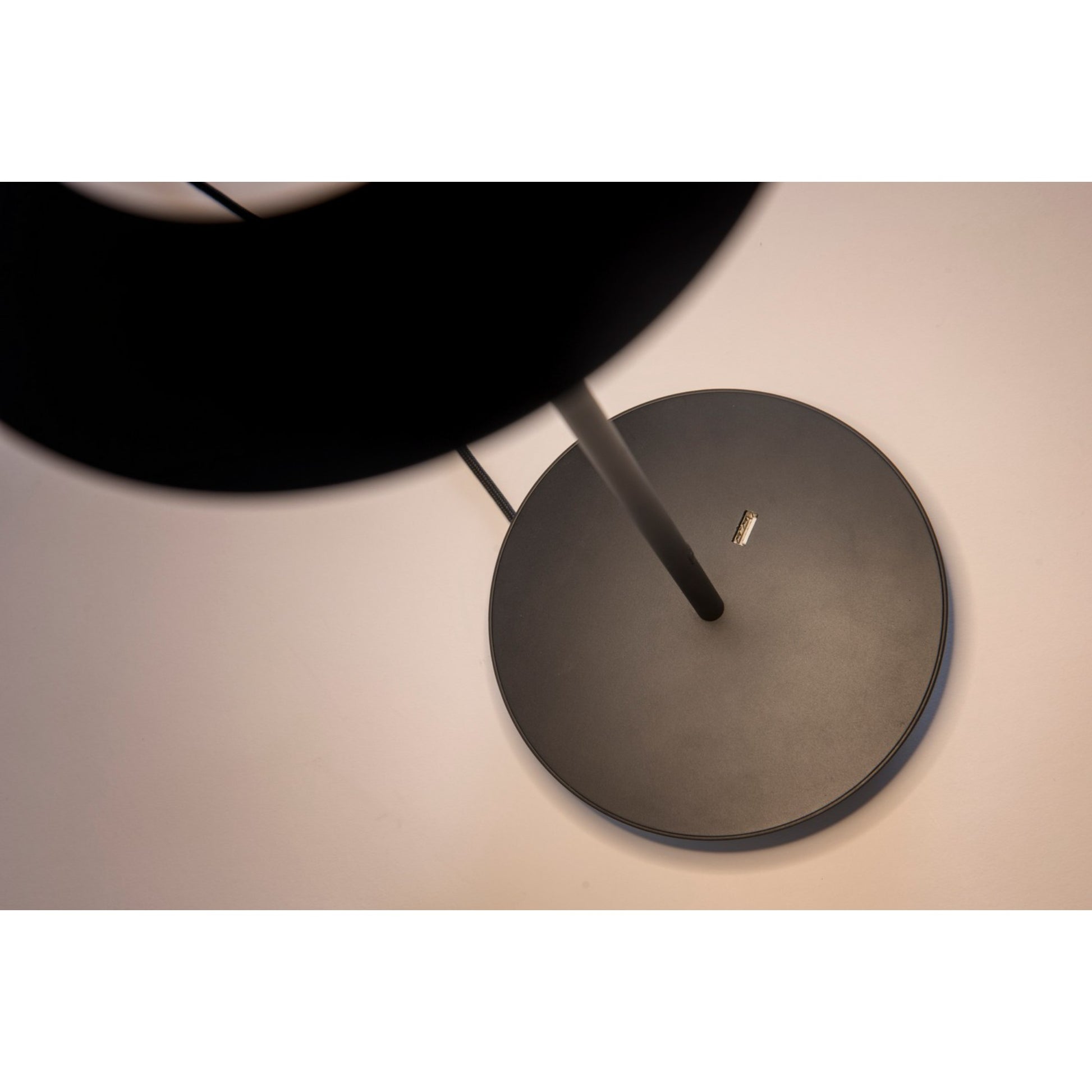 Royyo Matte Black With Matte Black Modern LED Desk Lamp with USB Port - Bees Lighting