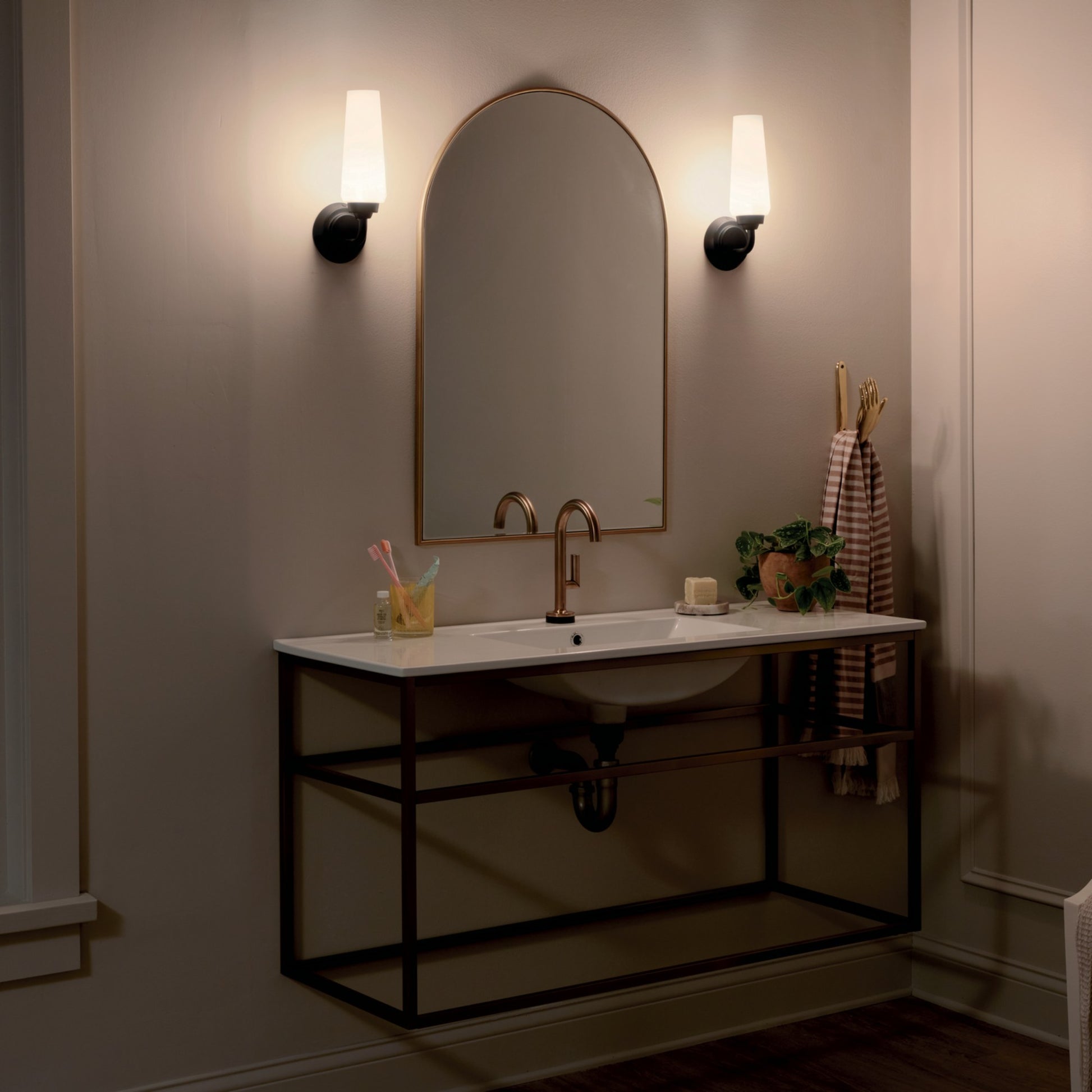 Truby 12" Wall Sconce, Black Finish - Bees Lighting