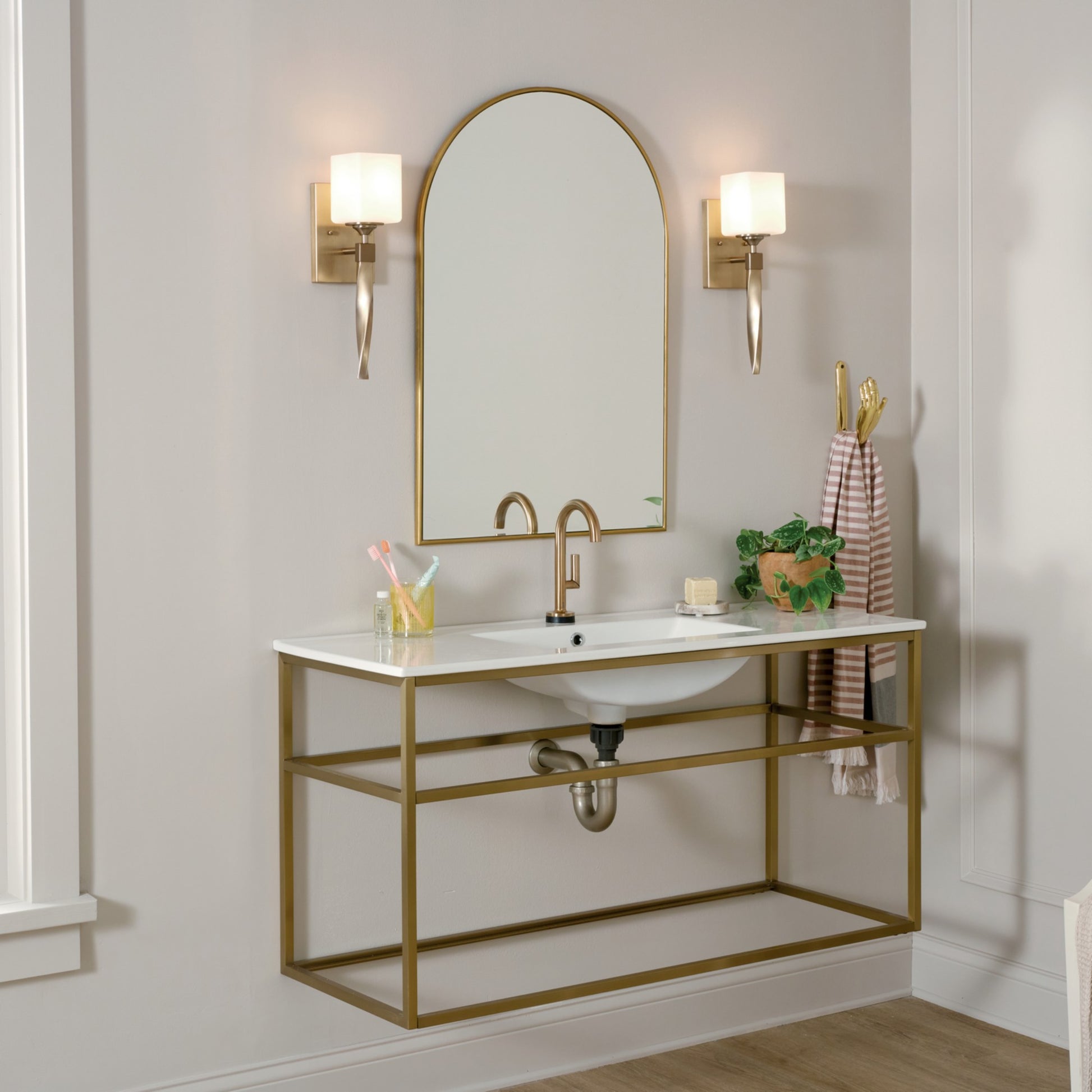 Marette 5" Wall Sconce, Champagne Bronze Finish - Bees Lighting