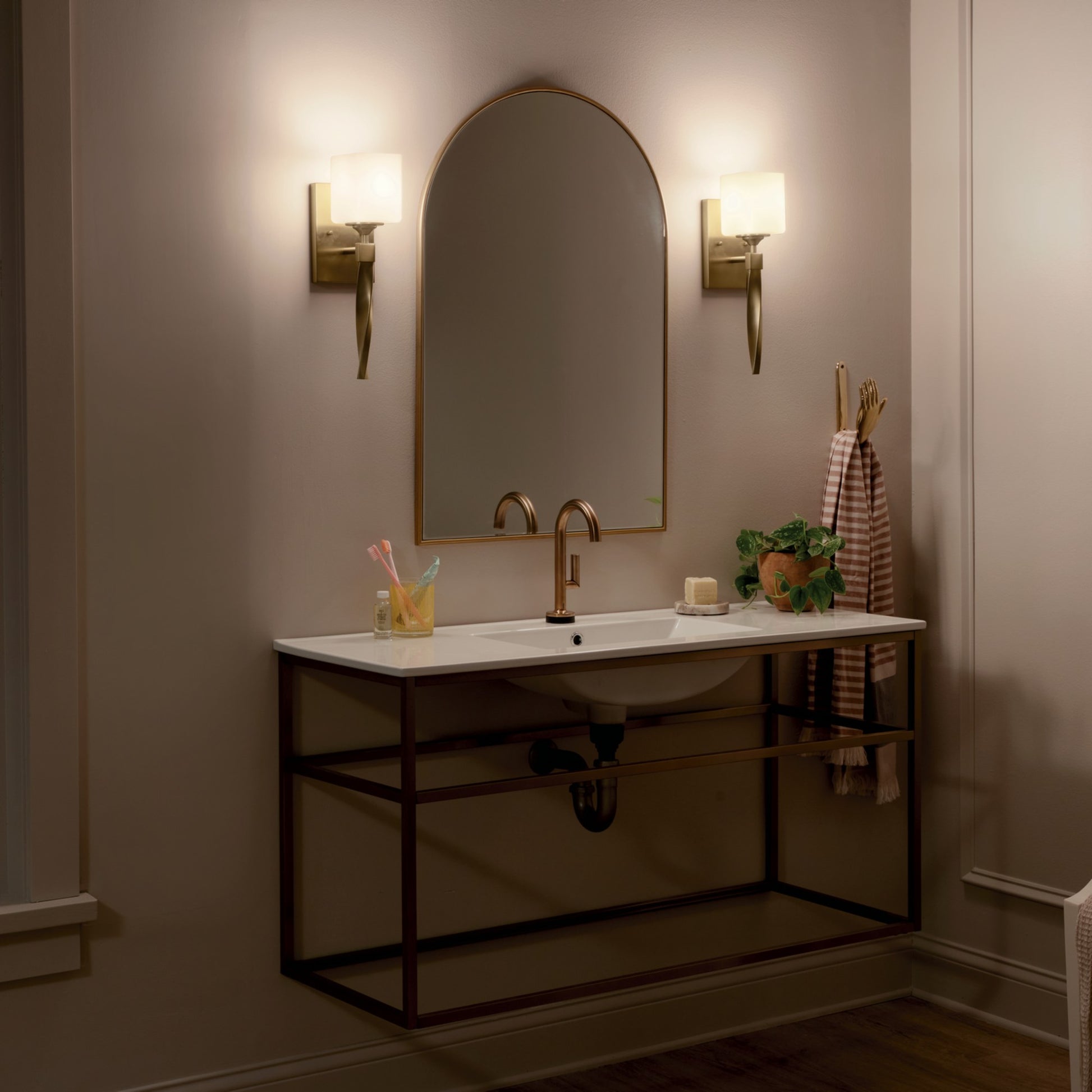 Marette 5" Wall Sconce, Champagne Bronze Finish - Bees Lighting