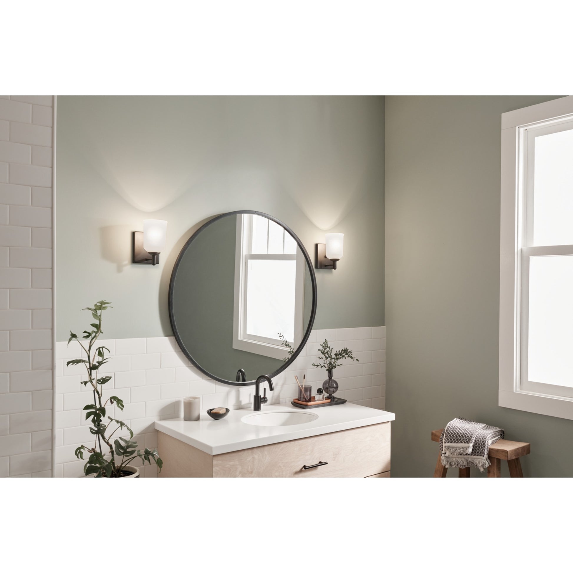 Shailene 5" Wall Sconce, Black Finish, Etched Glass - Bees Lighting