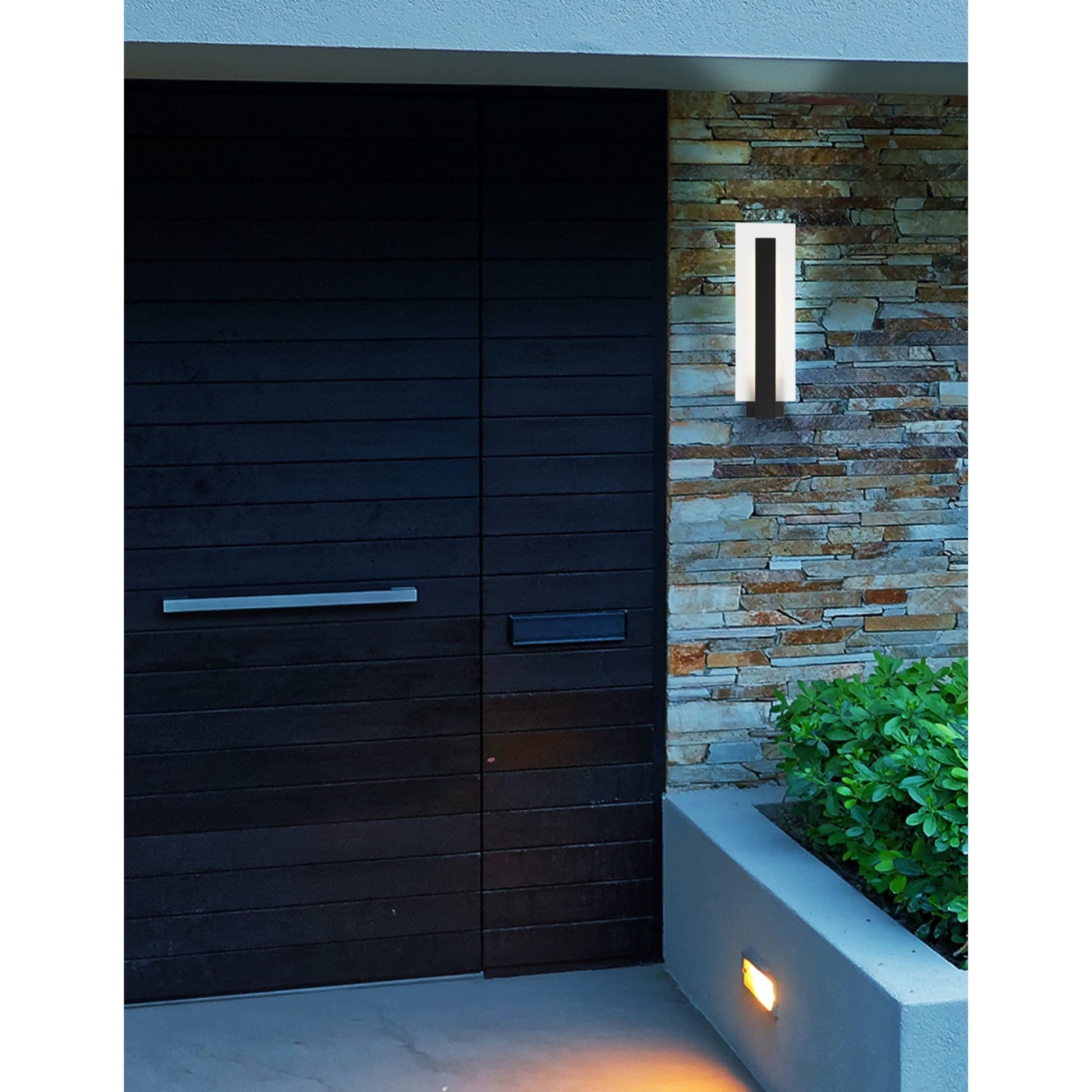 Carta 18" LED Outdoor Wall Sconce, Black Finish - Bees Lighting