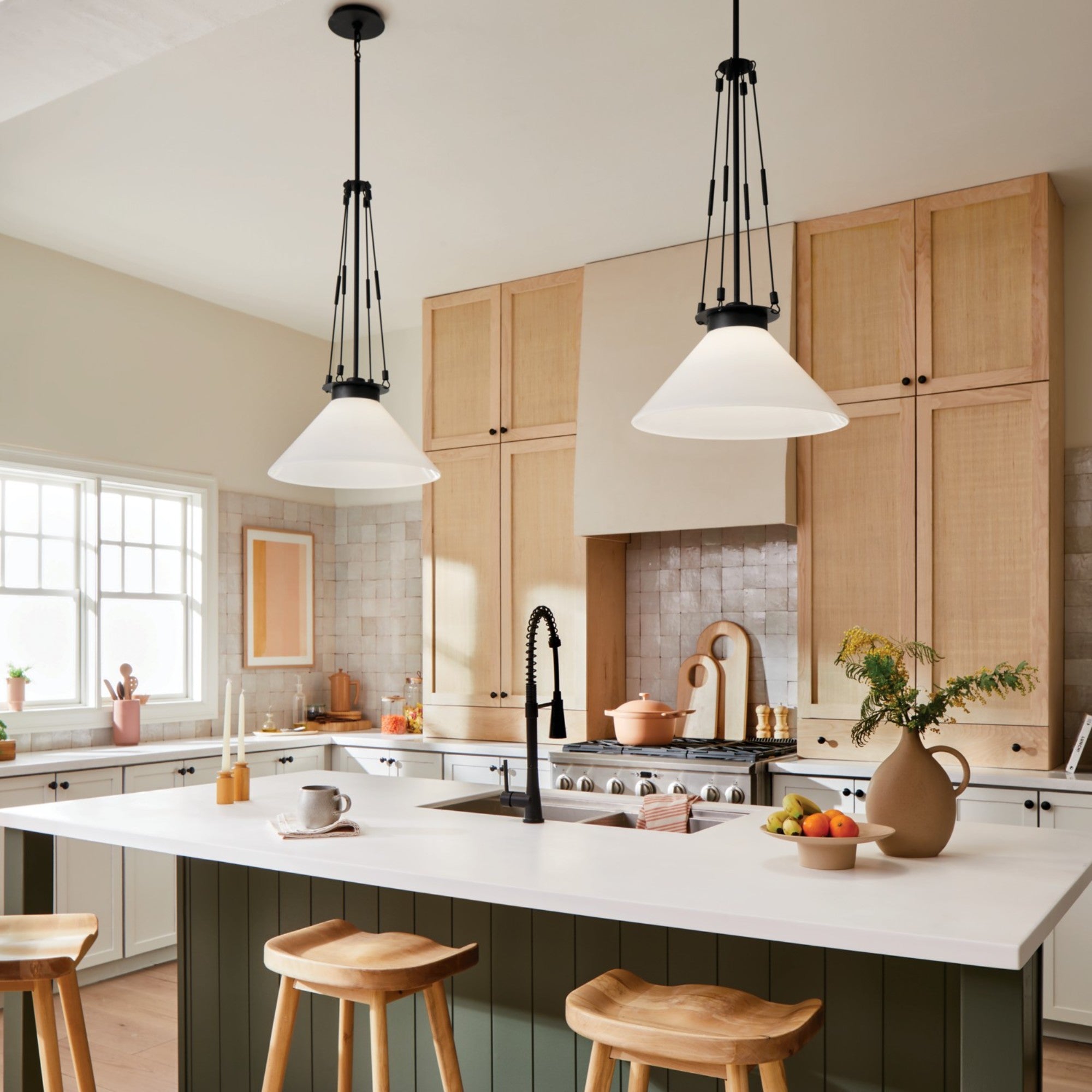 Albers 18" Pendant, Black Finish - Bees Lighting