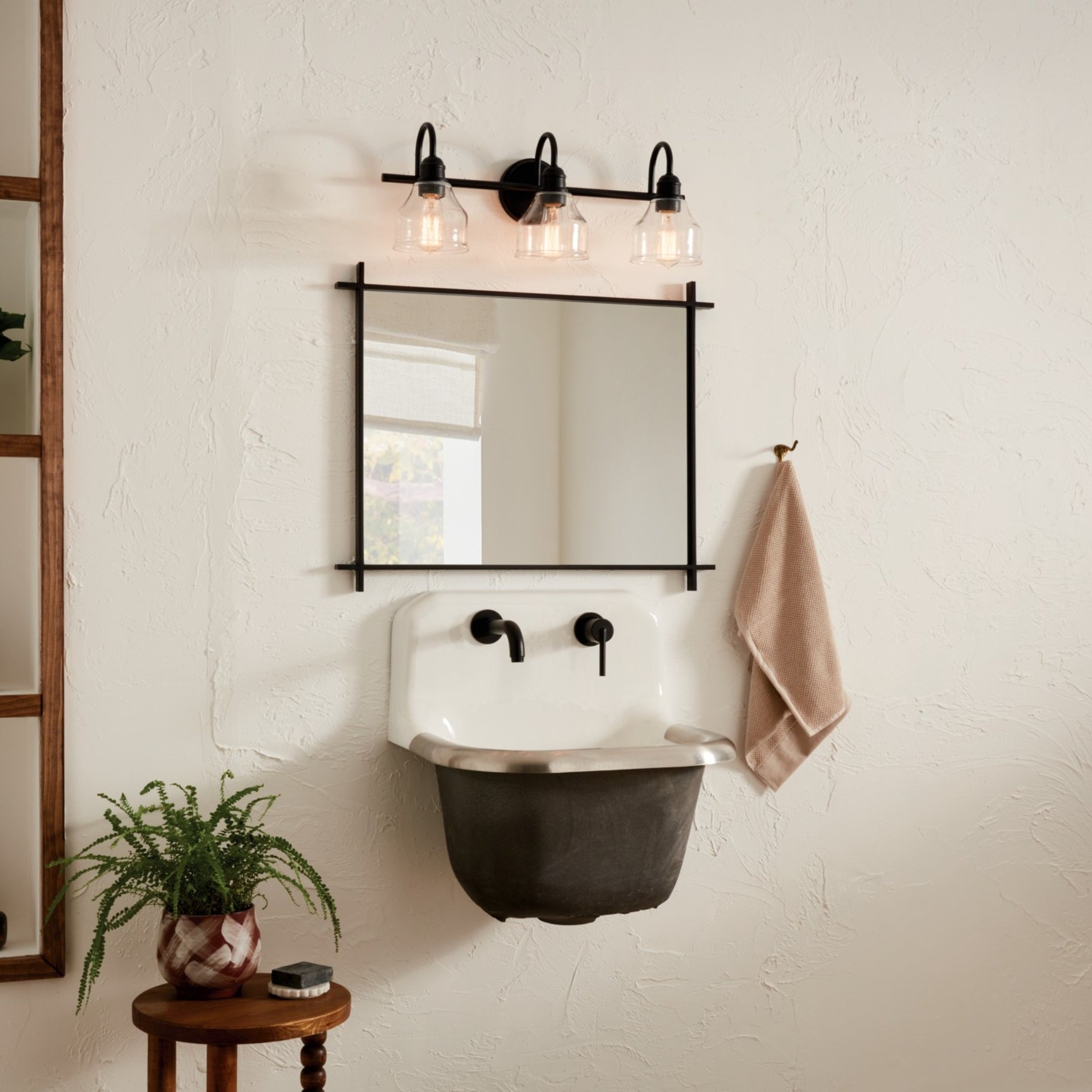 Avery 24" 3-Light Bath Vanity Light, Black Finish - Bees Lighting