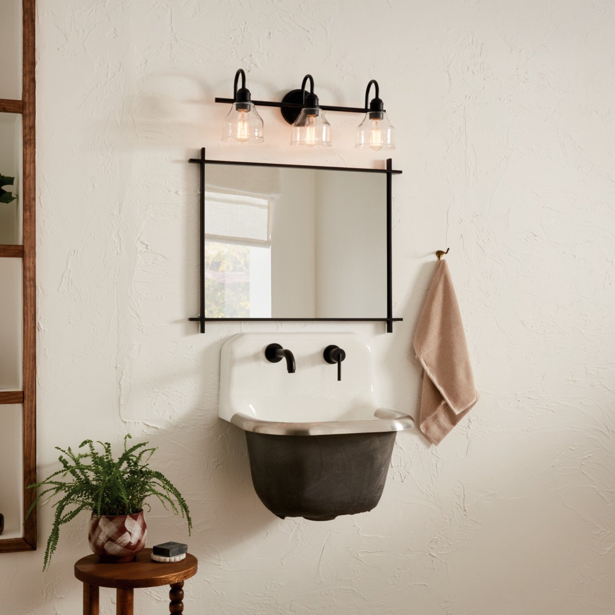 Avery 24" 3-Light Bath Vanity Light, Black Finish - Bees Lighting