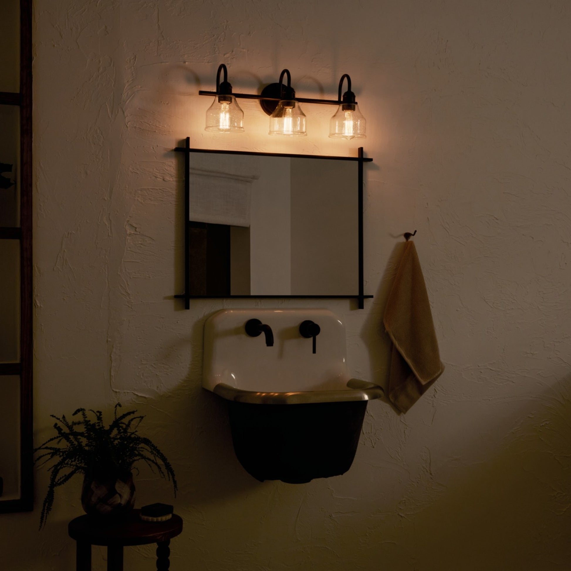 Avery 24" 3-Light Bath Vanity Light, Black Finish - Bees Lighting