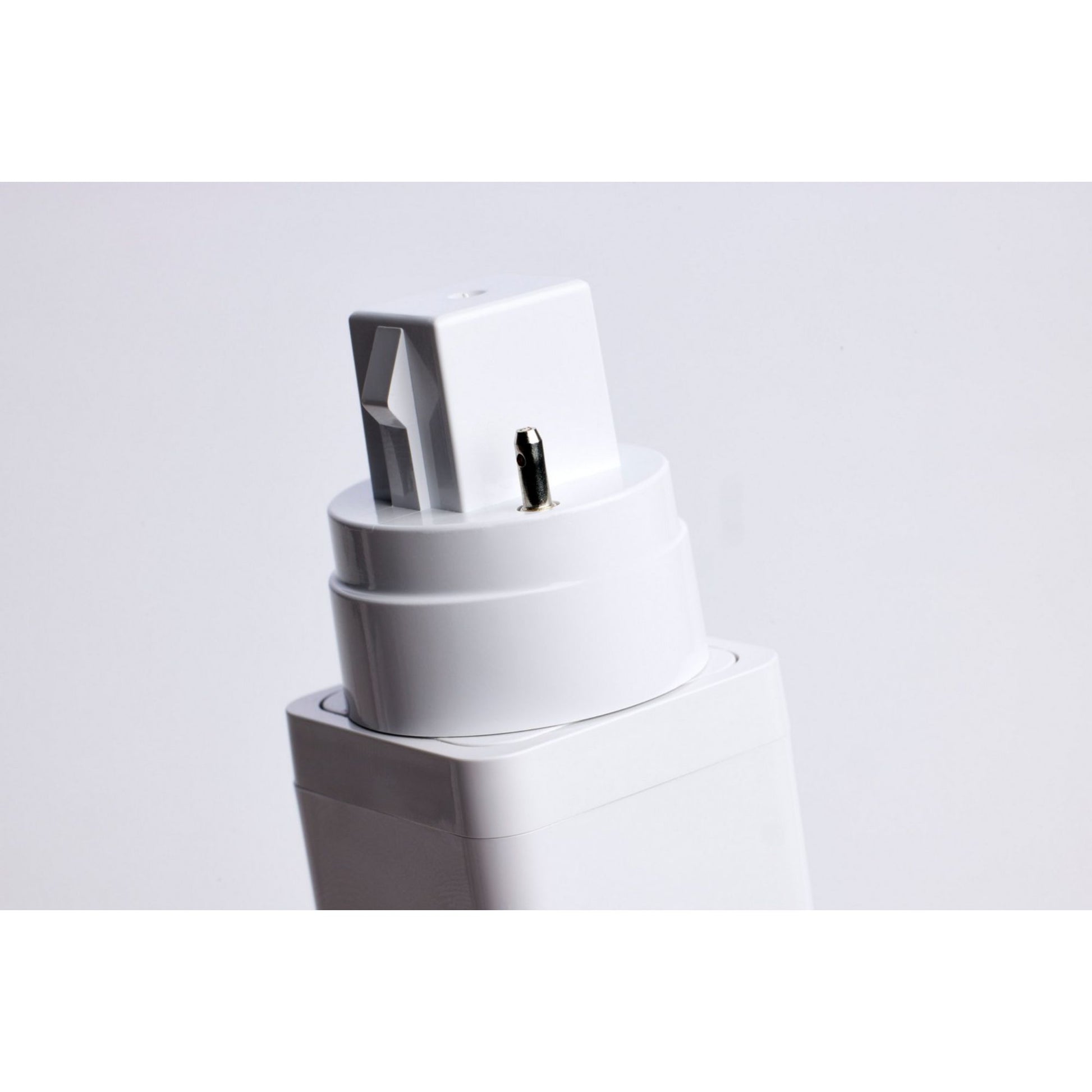 2 Pin Dual Position LED Lamp, 9W, 1100lm, Direct or Bypass, 2700K to 5000K, G24d Base - Bees Lighting