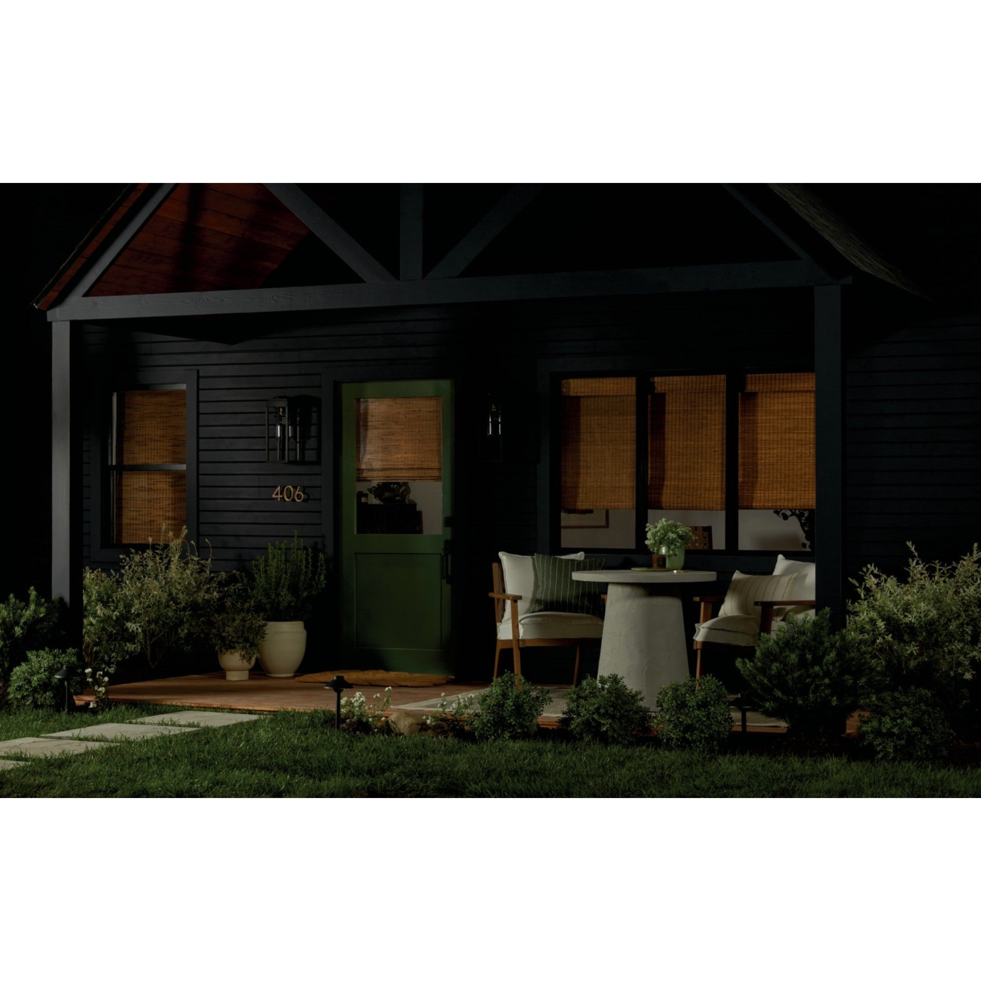 Hone 18" Outdoor Wall Light, Textured Black Finish - Bees Lighting