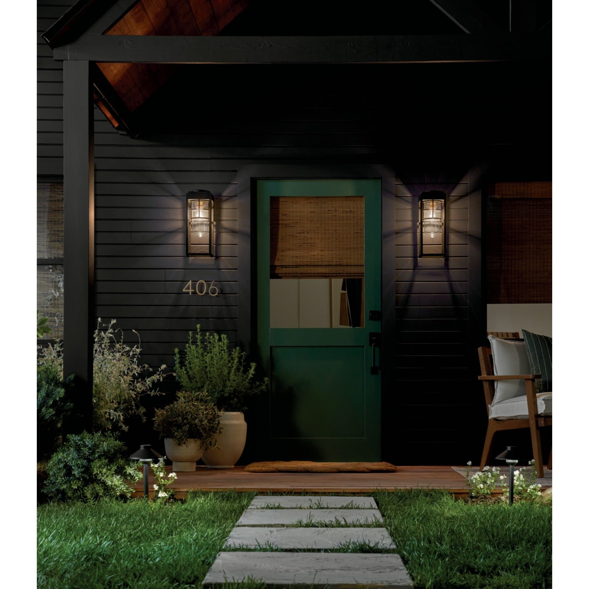 Hone 18" Outdoor Wall Light, Textured Black Finish - Bees Lighting