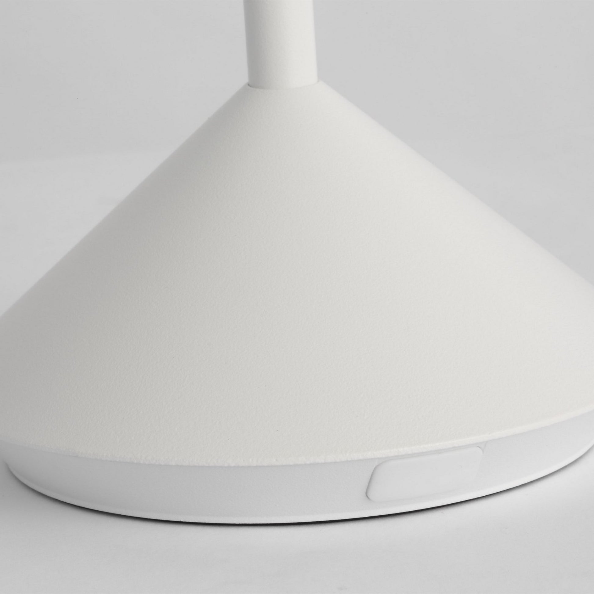 Moneta Accent Rechargeable Table Lamp, Matte White Finish - Bees Lighting
