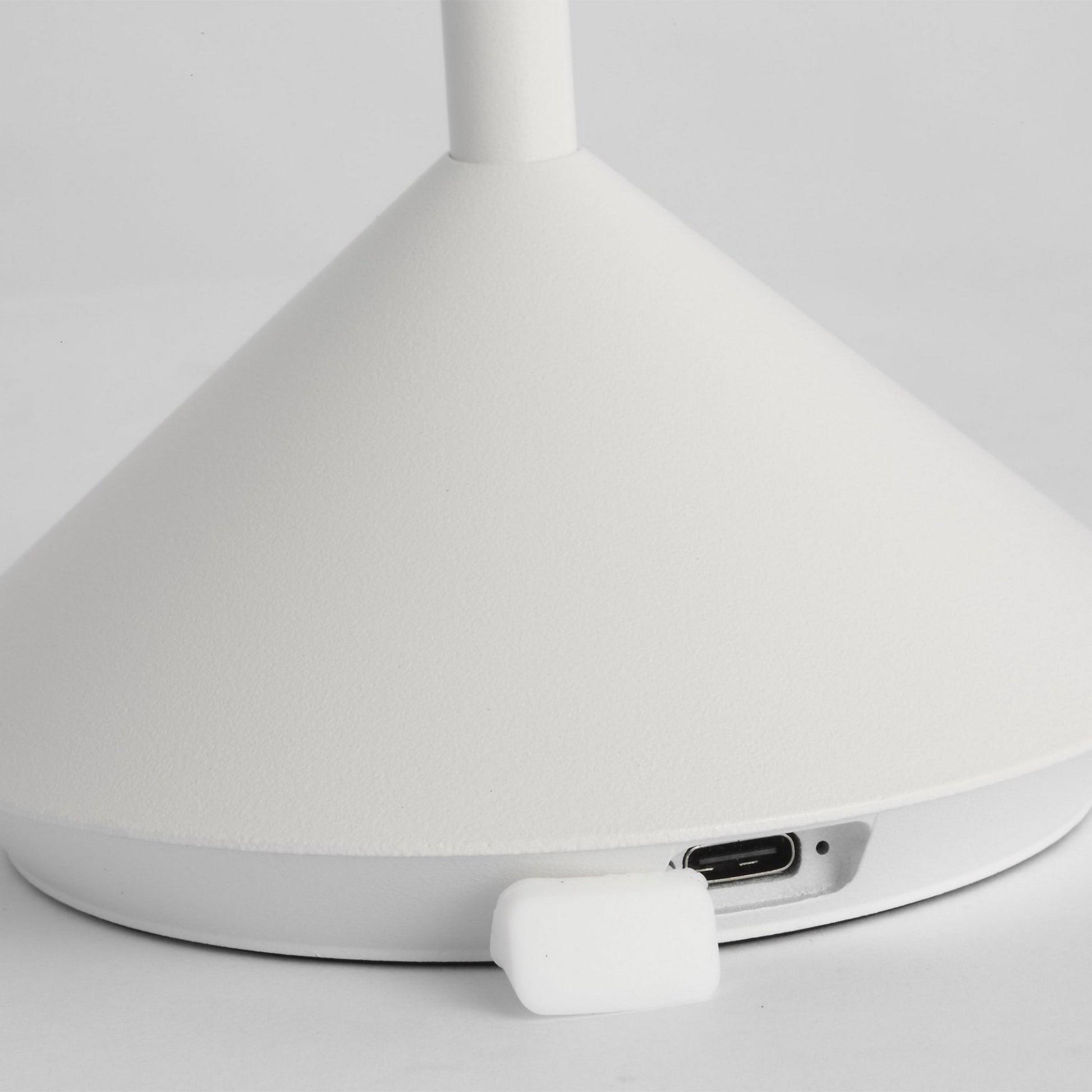 Moneta Accent Rechargeable Table Lamp, Matte White Finish - Bees Lighting