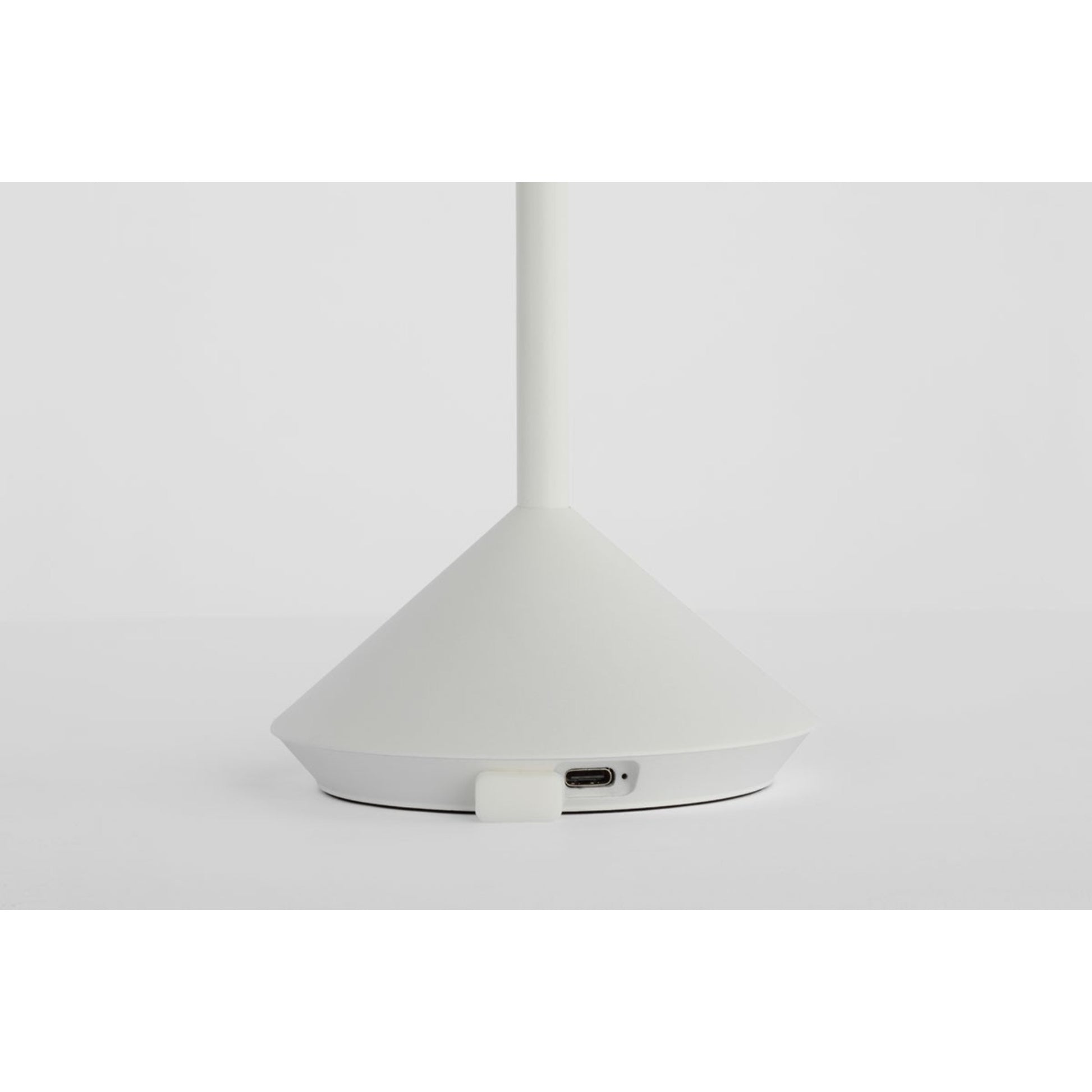 Moneta Short Accent Rechargeable Table Lamp, Matte White Finish - Bees Lighting