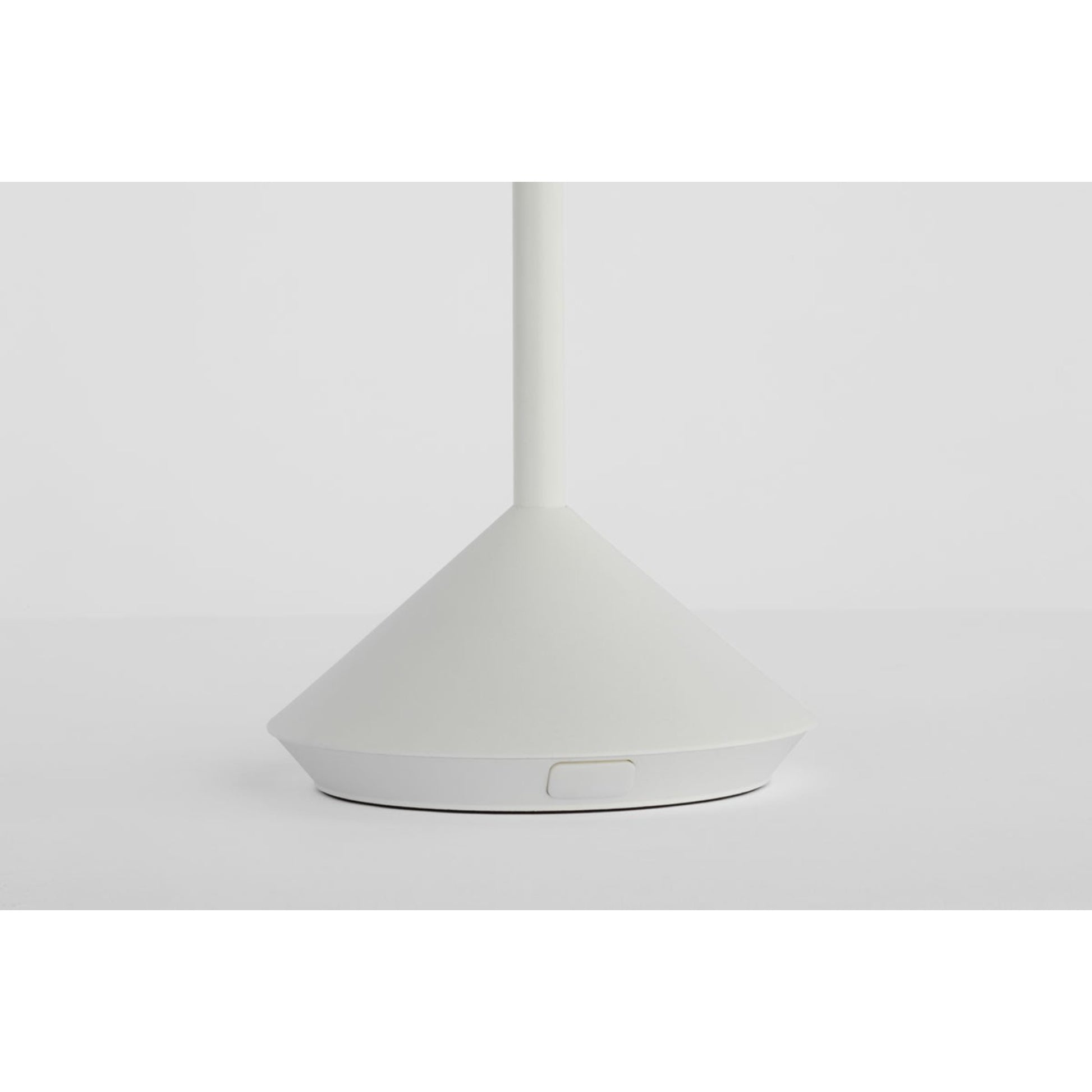 Moneta Short Accent Rechargeable Table Lamp, Matte White Finish - Bees Lighting