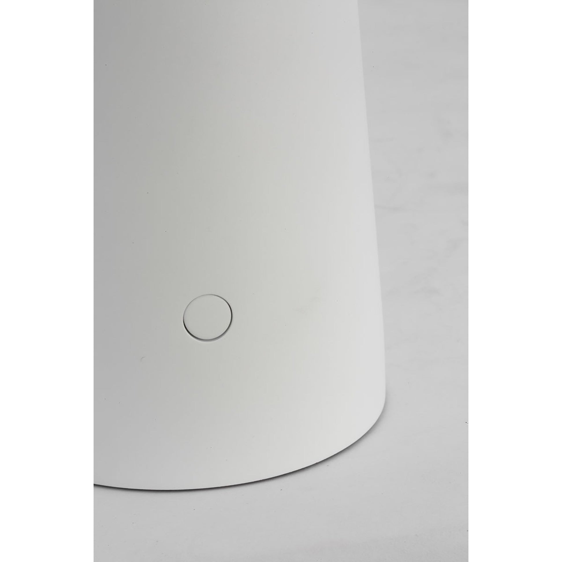 Sesa Accent Rechargeable Table Lamp, 120-240V, Matte White Finish - Bees Lighting