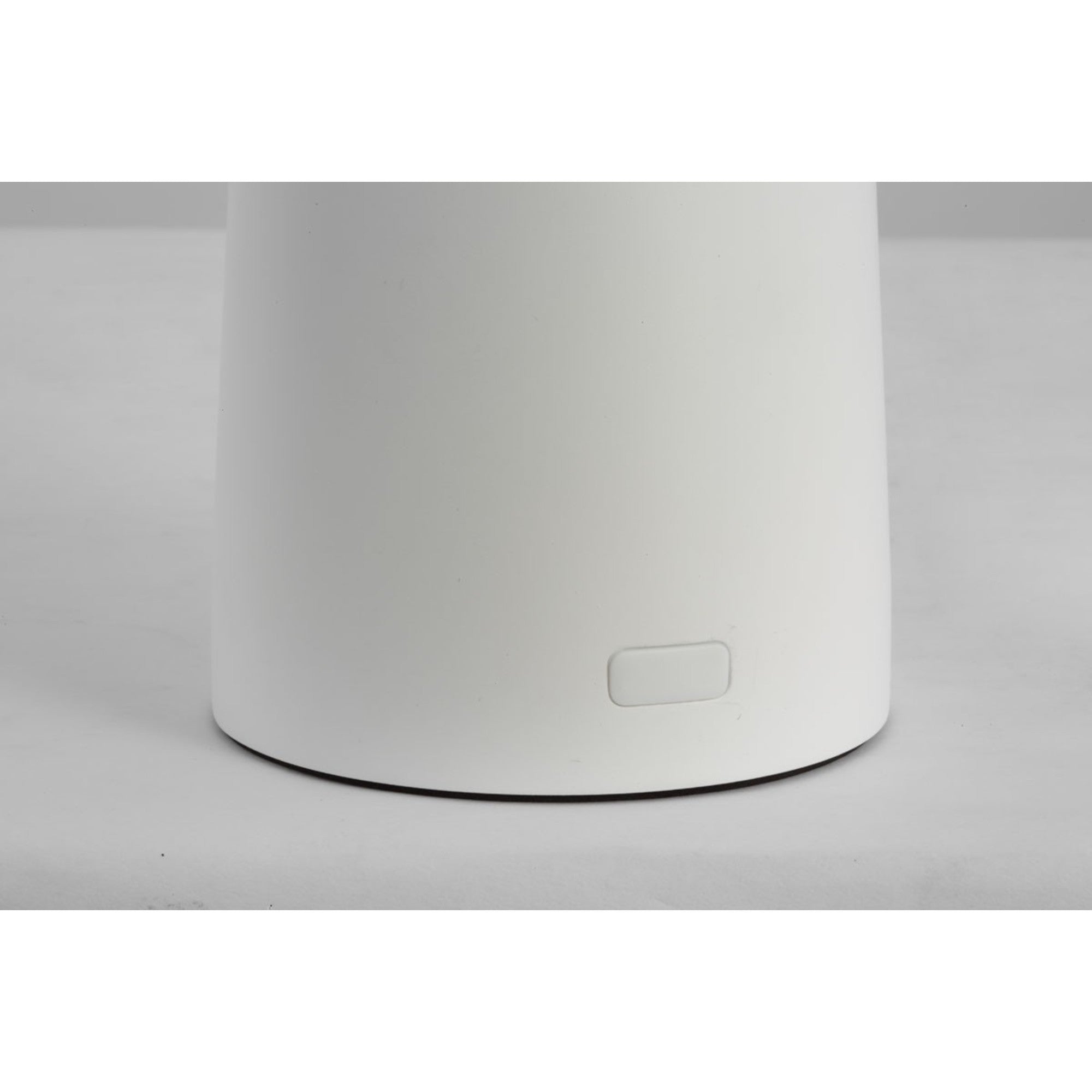 Sesa Accent Rechargeable Table Lamp, 120-240V, Matte White Finish - Bees Lighting