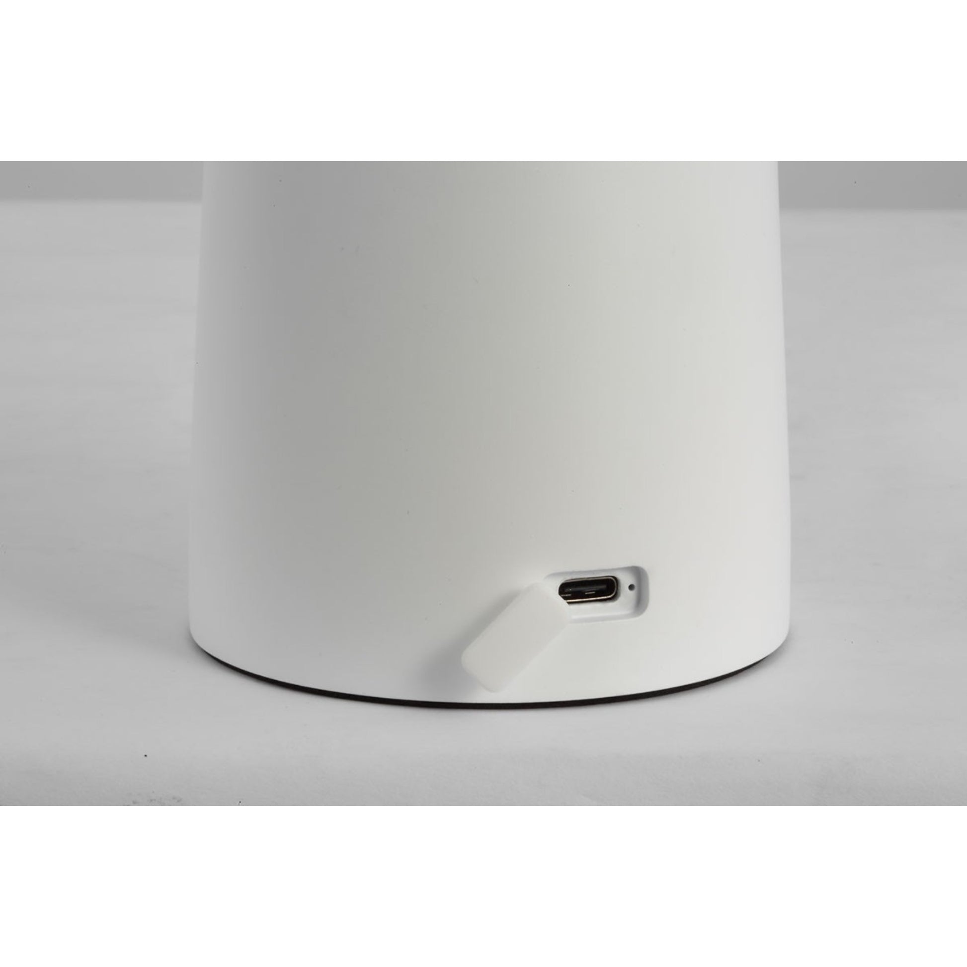 Sesa Accent Rechargeable Table Lamp, 120-240V, Matte White Finish - Bees Lighting