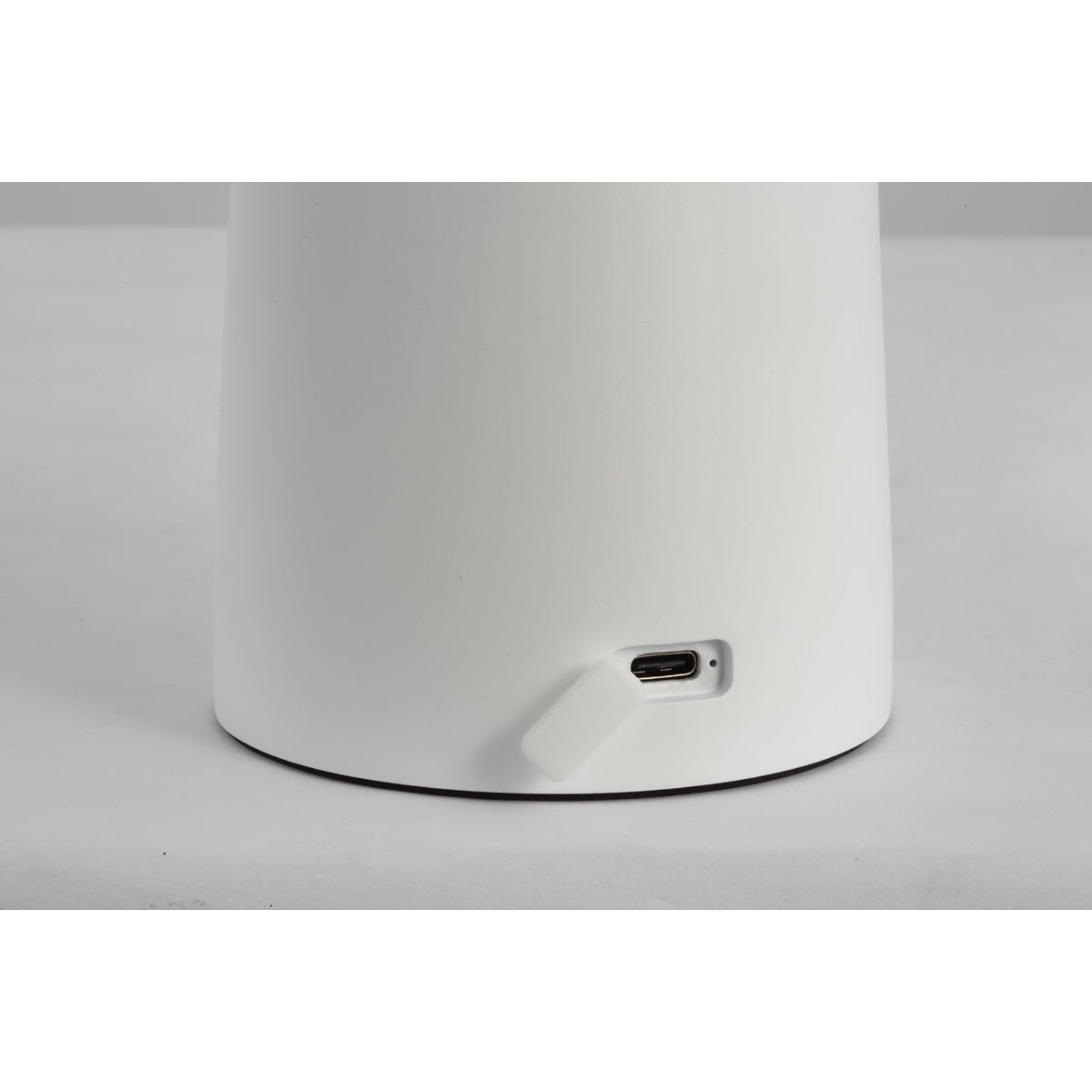 Sesa Accent Rechargeable Table Lamp, 120-240V, Matte White Finish - Bees Lighting