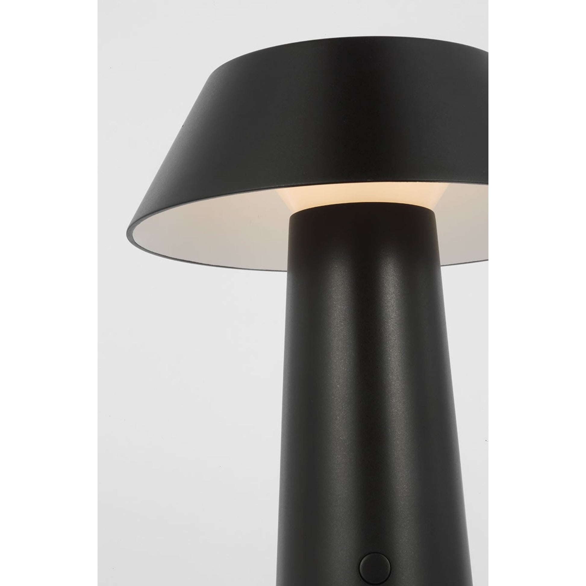 Sesa Short Accent Rechargeable Table Lamp, 120-240V, Black Finish - Bees Lighting