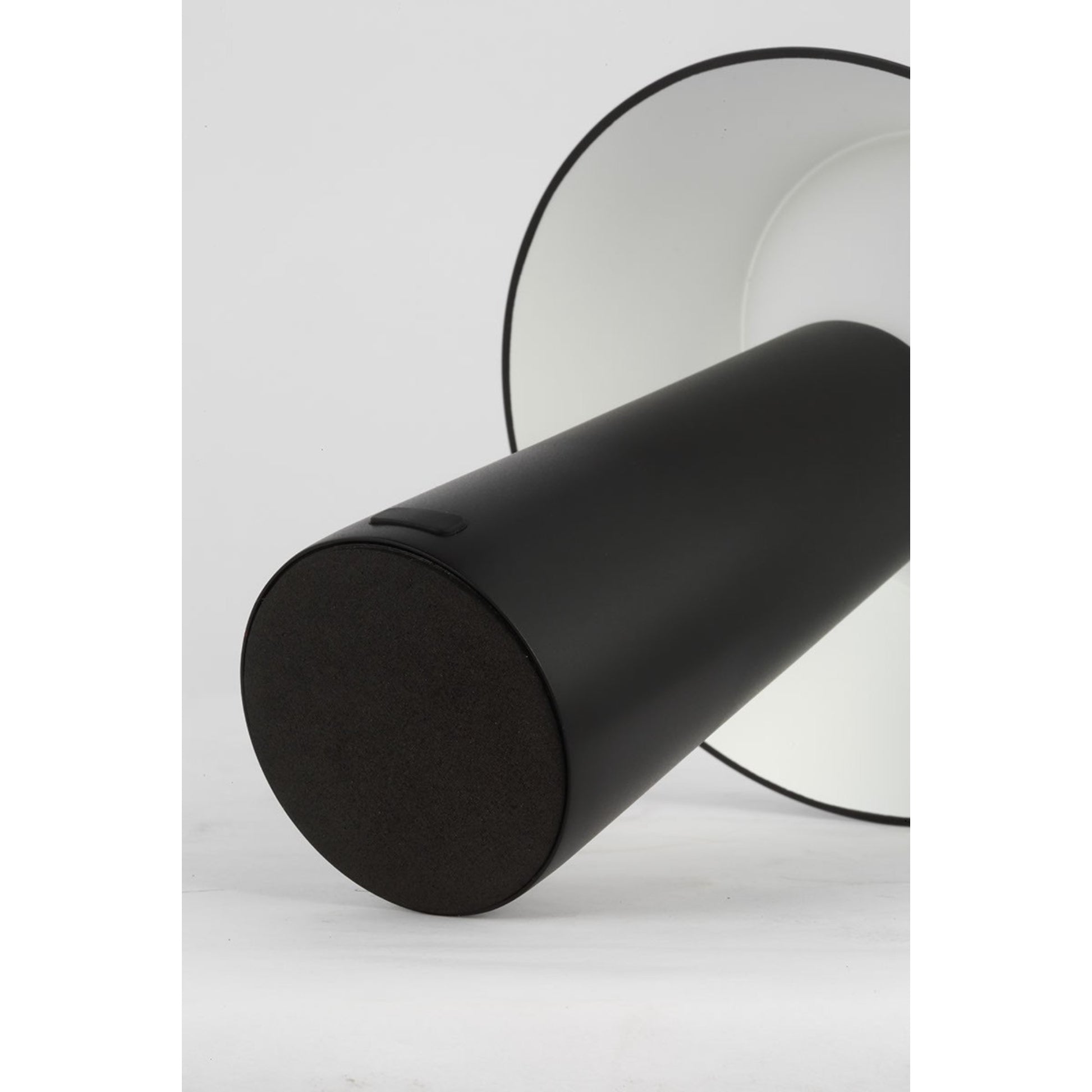 Sesa Short Accent Rechargeable Table Lamp, 120-240V, Black Finish - Bees Lighting
