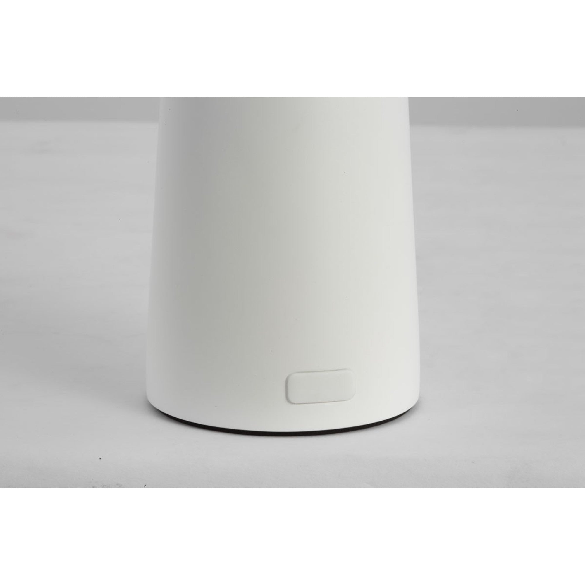 Sesa Short Accent Rechargeable Table Lamp, 120-240V, Matte White Finish - Bees Lighting