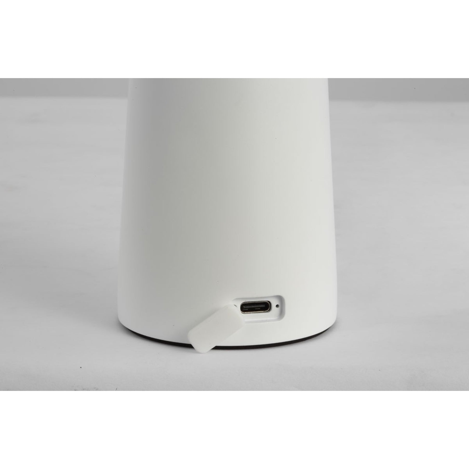 Sesa Short Accent Rechargeable Table Lamp, 120-240V, Matte White Finish - Bees Lighting